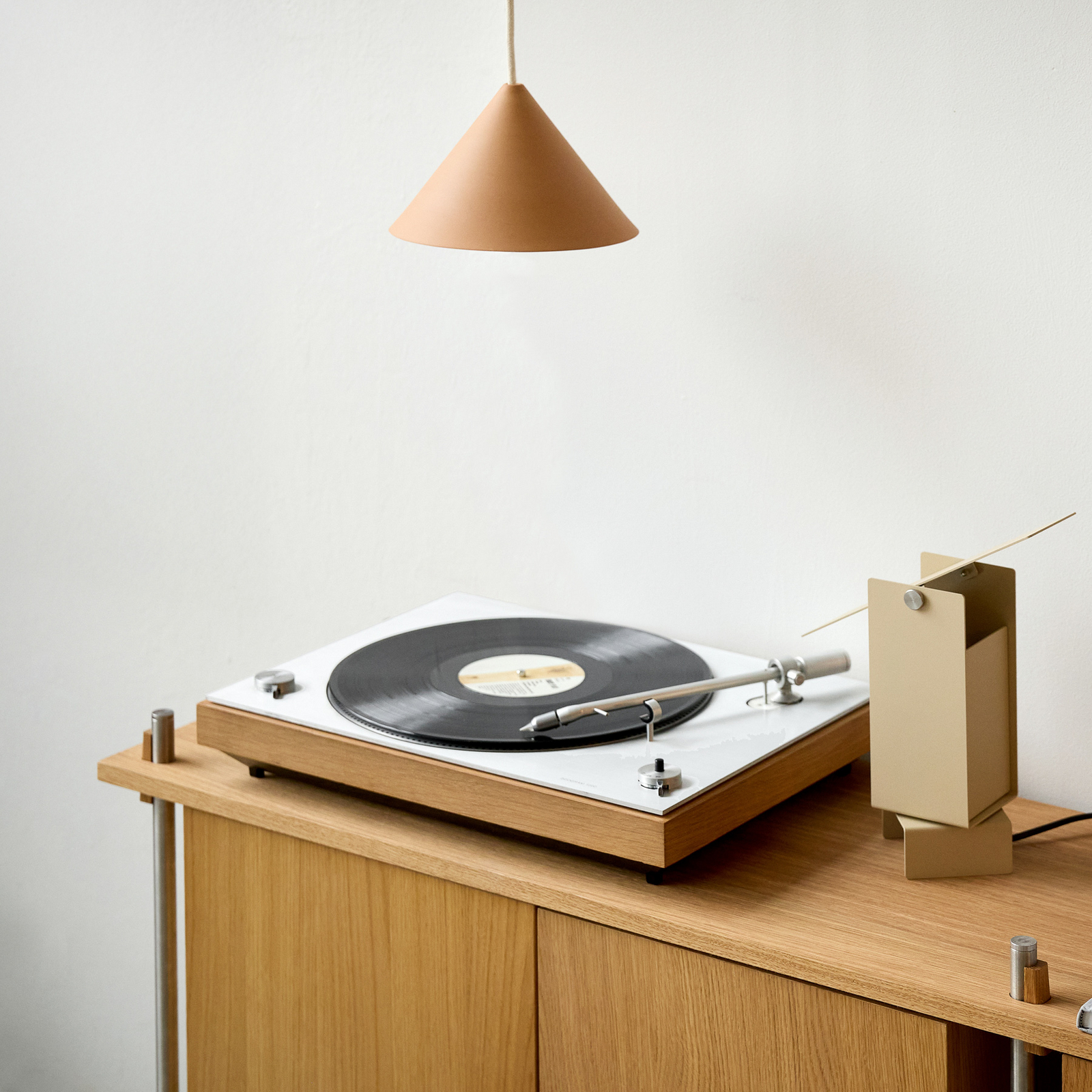 Suspension « Ceramic Cone » beige, Ø 19 cm, porcelaine, G9 - Moebe