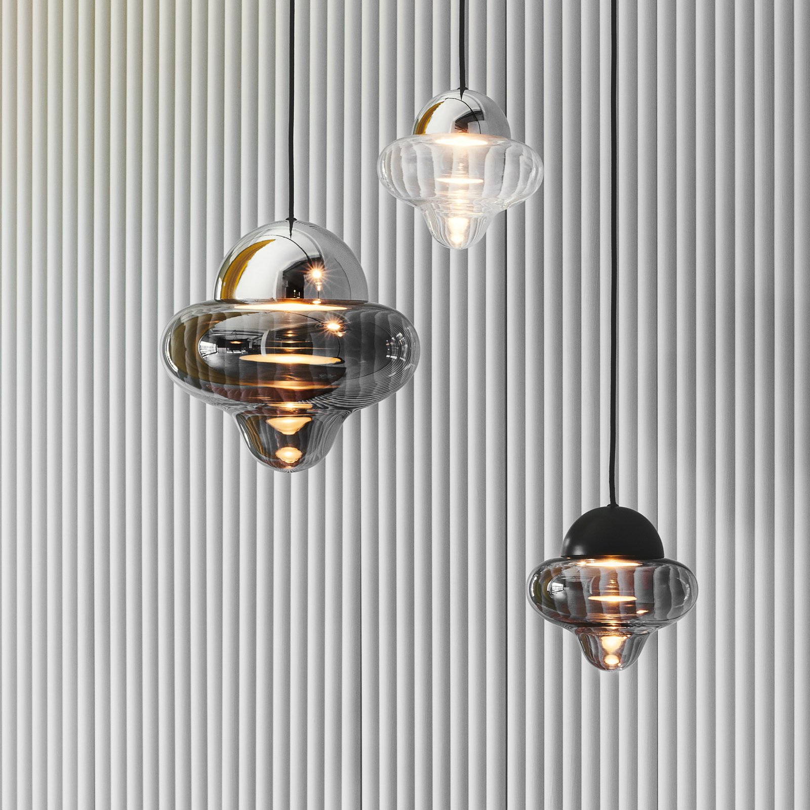 Suspension LED Nutty, gris fumé / chrome, Ø 18,5 cm, verre