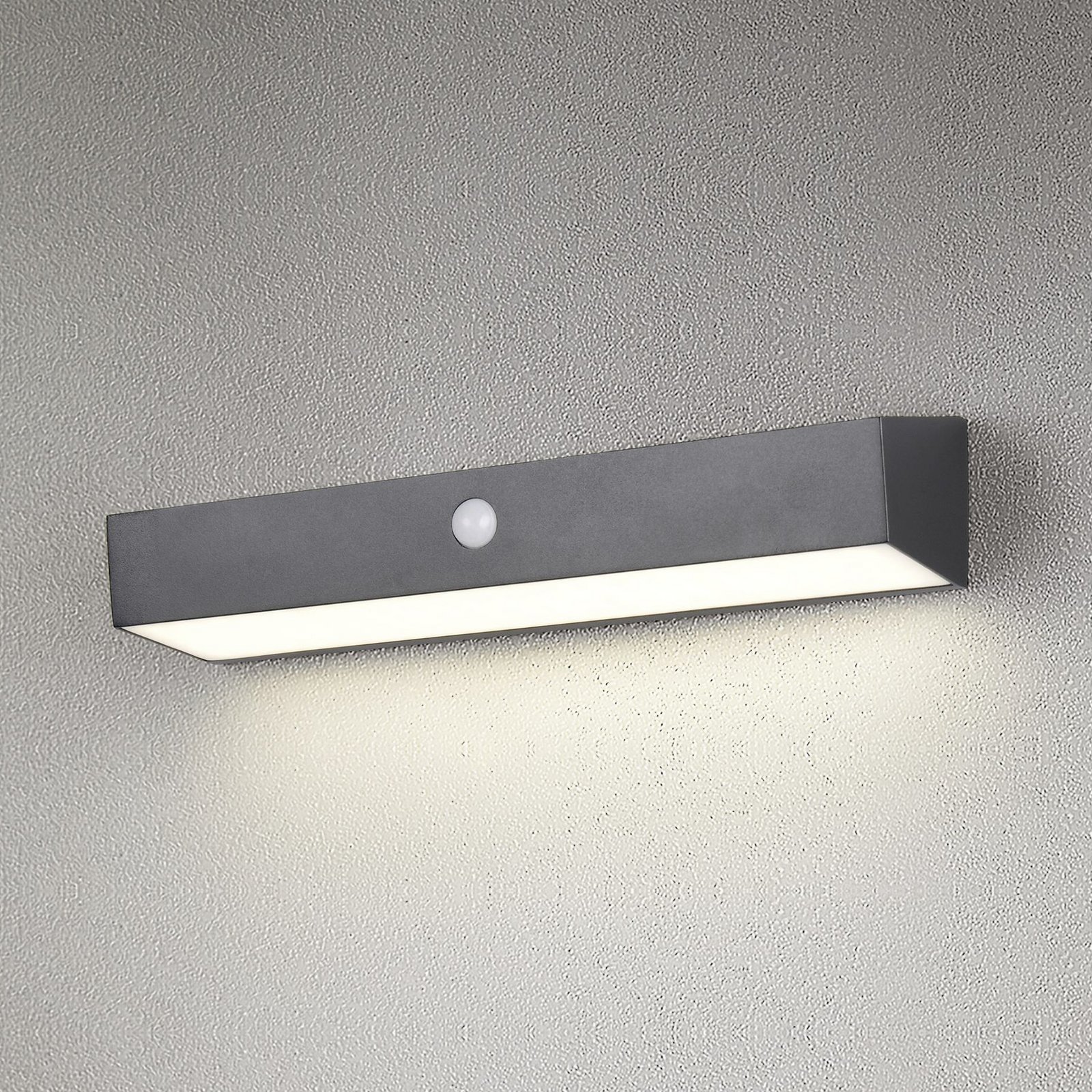 Silves solar wall light, black, sensor, IP44