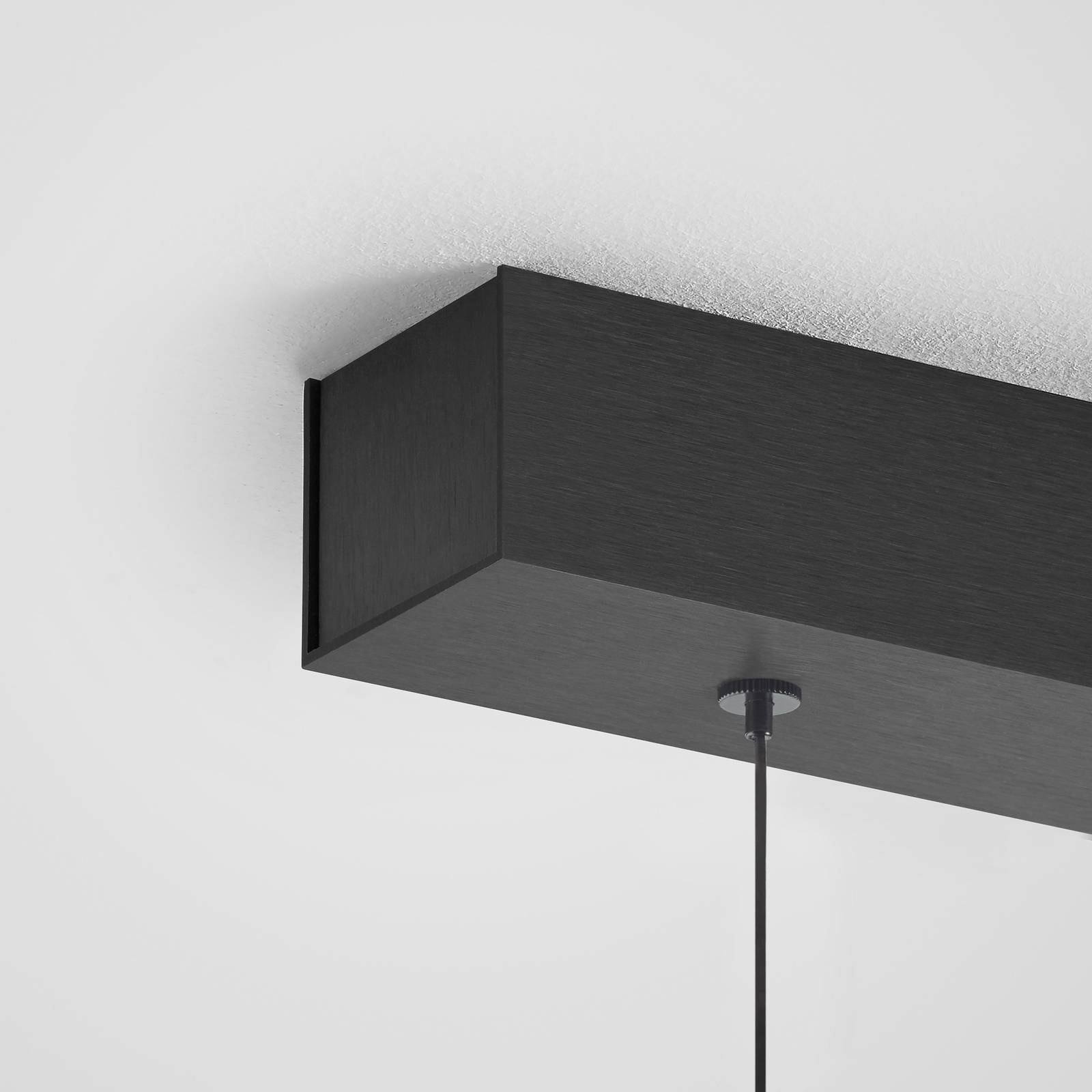 Lampa wisząca LED Quitani Persida, 118 cm, metal udarowy, złoty