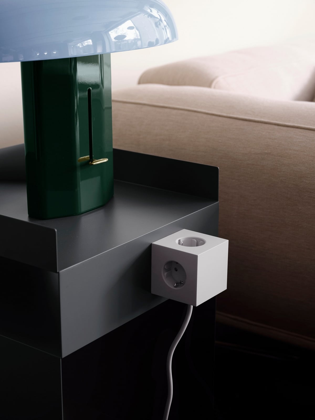 SQUARE 1 Tomada cinzenta com 3 tomadas Schuko e 2 portas USB, cabo de 1,8 m - SQUARE 1 Tomada cinzenta com 3 tomadas Schuko e 2 portas USB, cabo de 1,8 m -