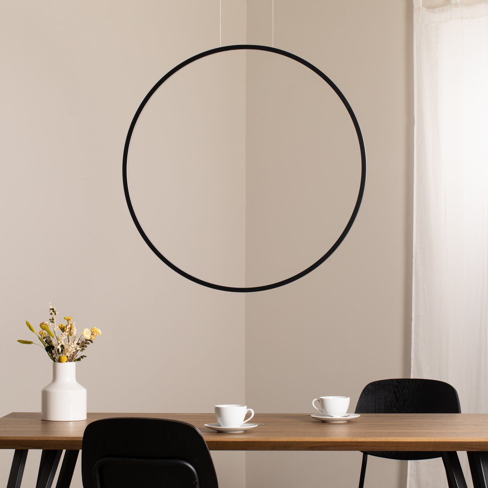 LED-Hängeleuchte Saturno vertikal, schwarz, Ø 80 cm, Metall