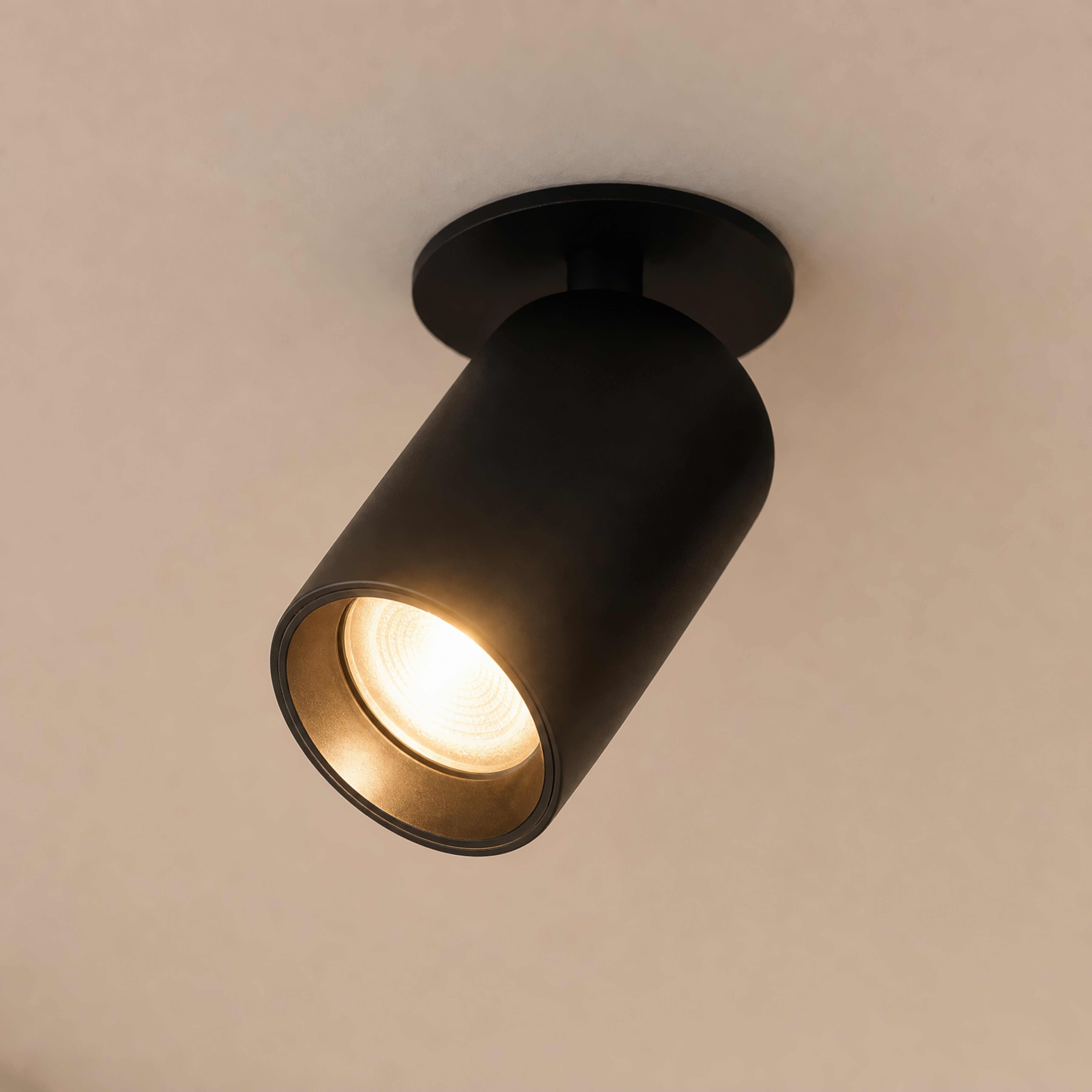 SpotOn Semi Schwenkbarer Halbeinbau-Spot, schwarz – Antidark