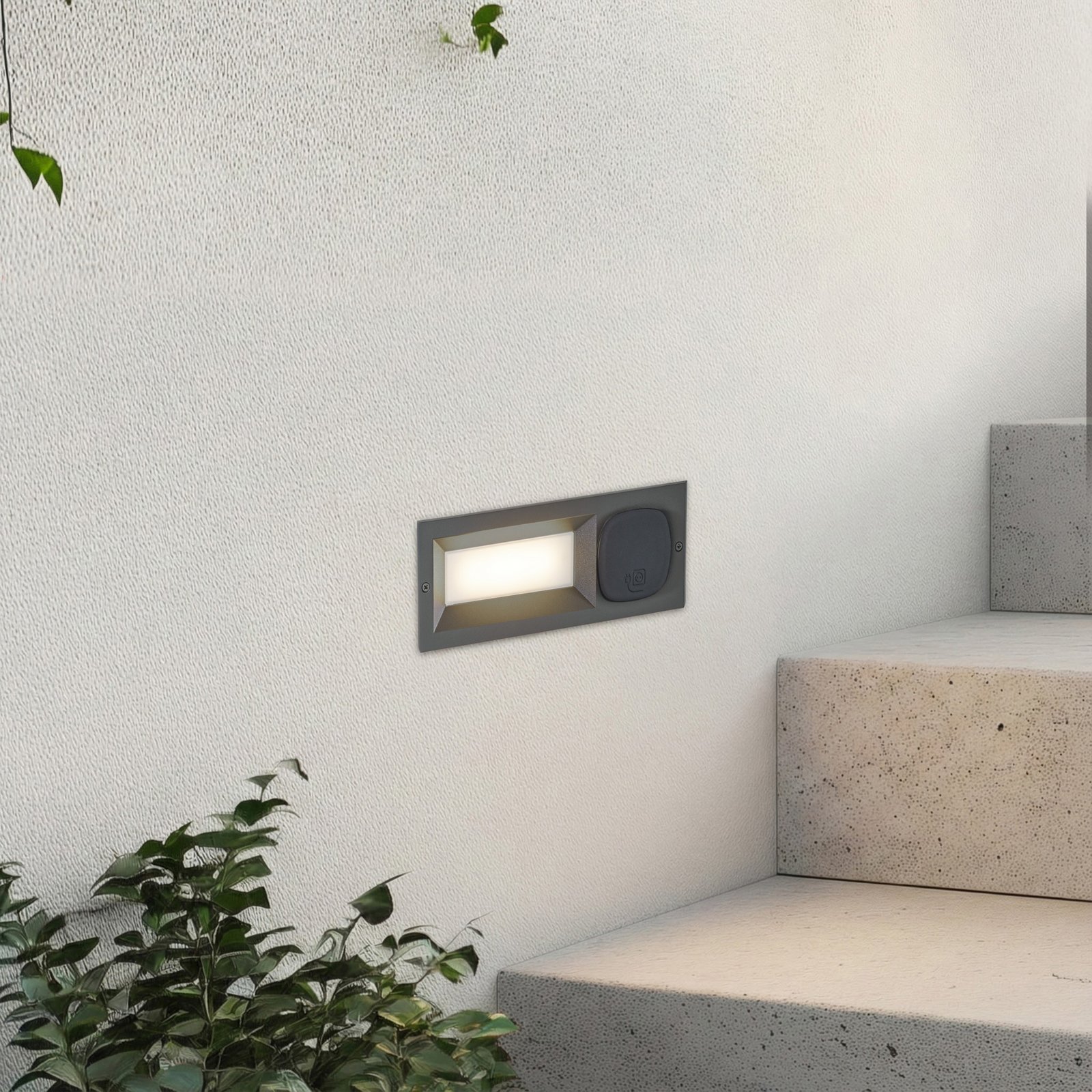 Lucande LED-Wandeinbaulampe Lachlain, anthrazit, Steckdose