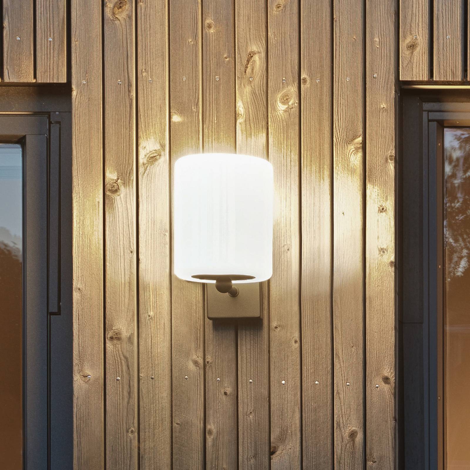 Konstsmide Portici utomhusvägglampa bredd 14 cm svart/opal stål