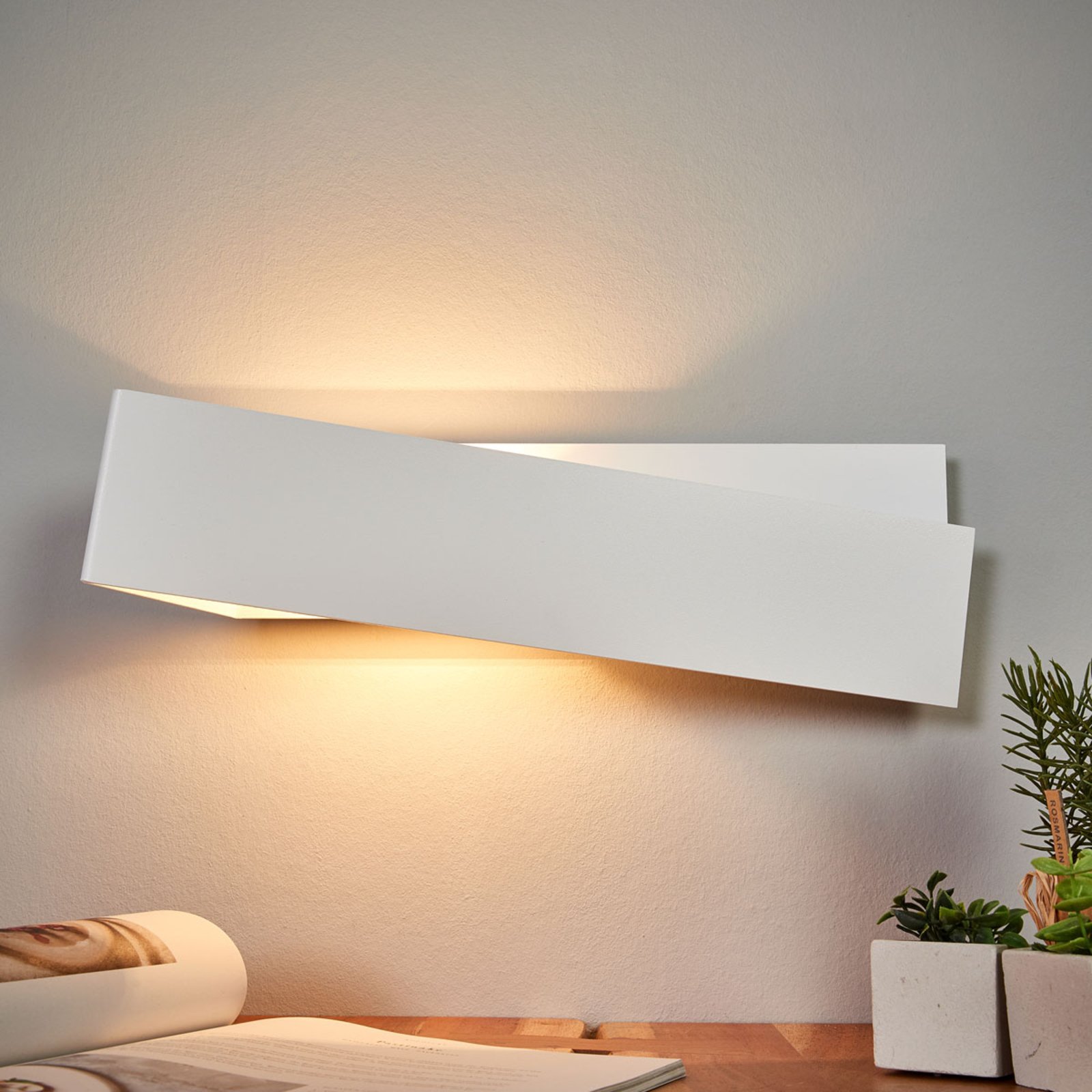 Baltos spalvos "Zig Zag" sieninis šviestuvas 43 cm