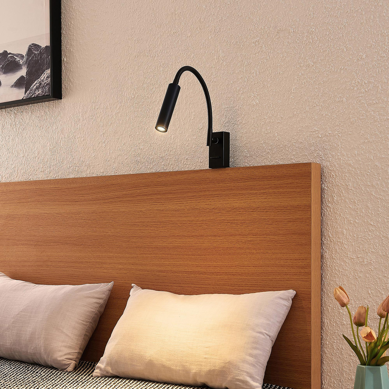 Lucande Anaella LED nástěnné světlo, černá, 55 cm