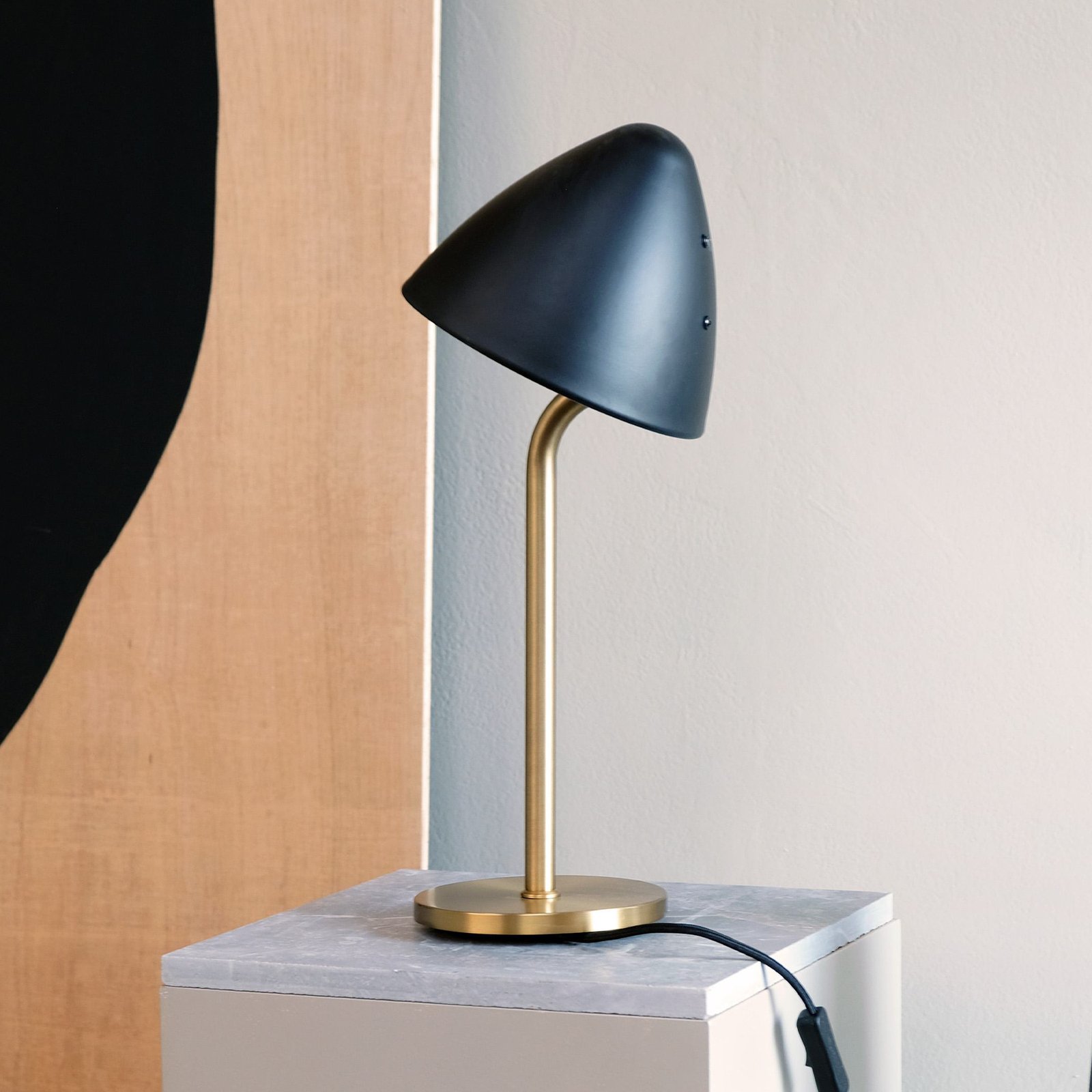 Dyberg Larsen table lamp Oulu, black/brass, height 47 cm