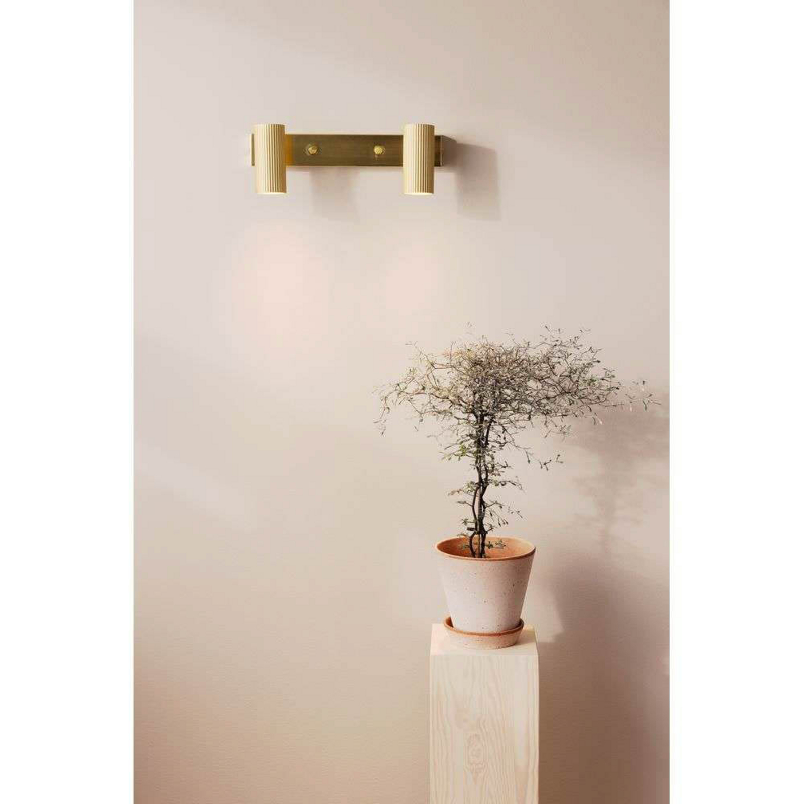 Hubble 2 Wandleuchte Brushed Brass - Globen Lighting