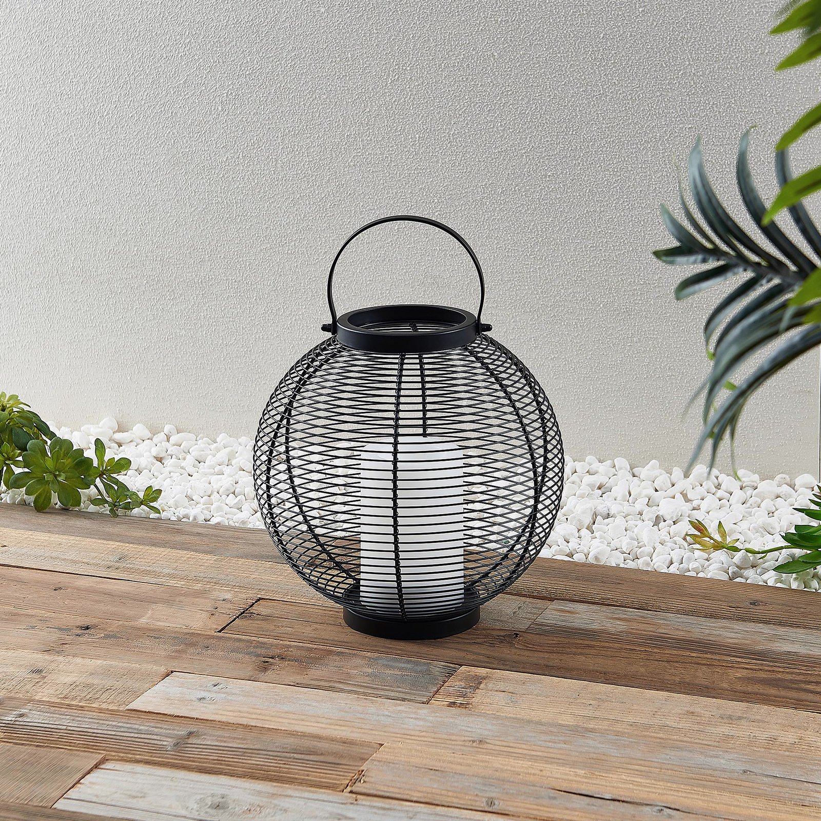 Lindby Mairuna LED solar lantern, black, 30.8 cm