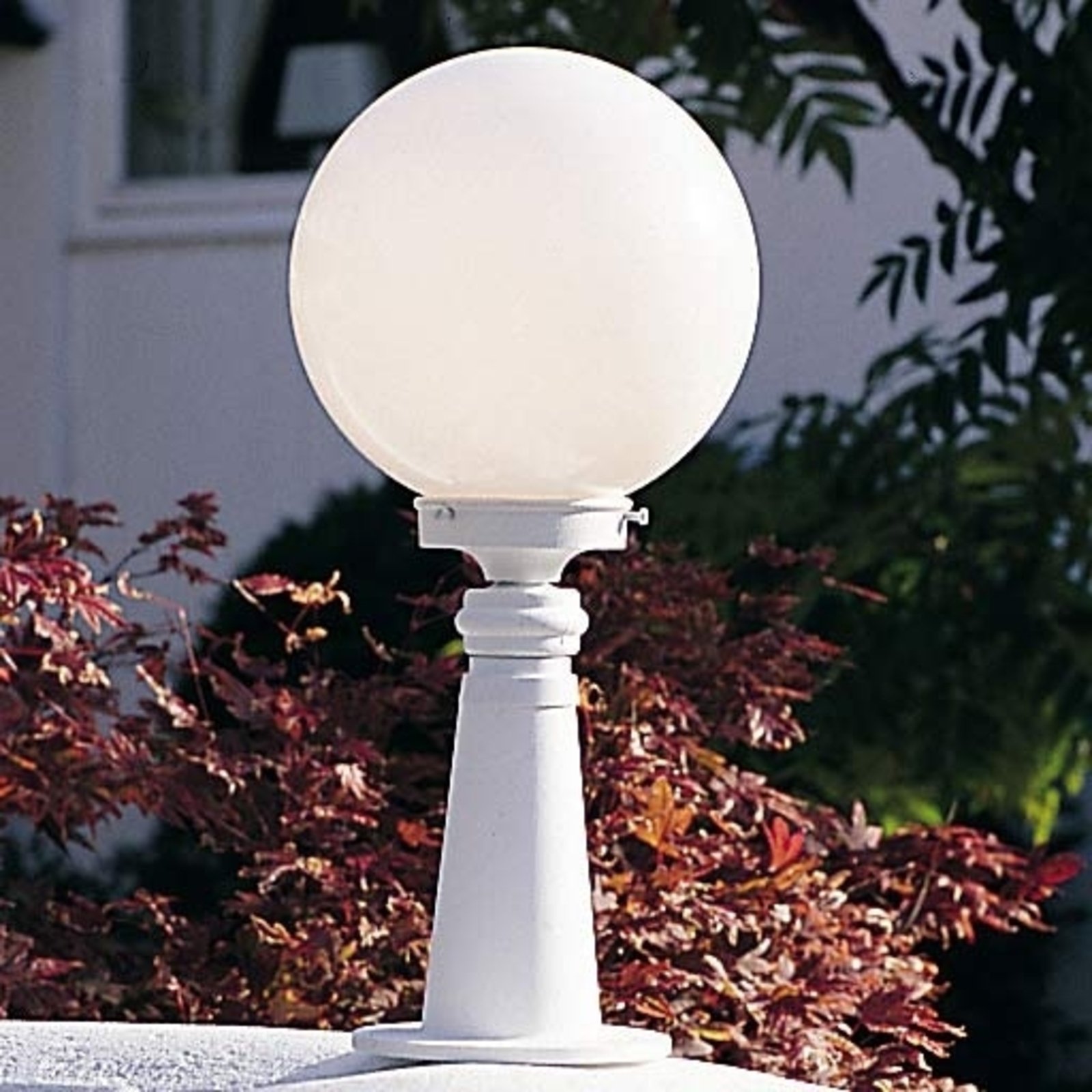 Arcturus talapzati lámpa gömb alakú lámpabúrával