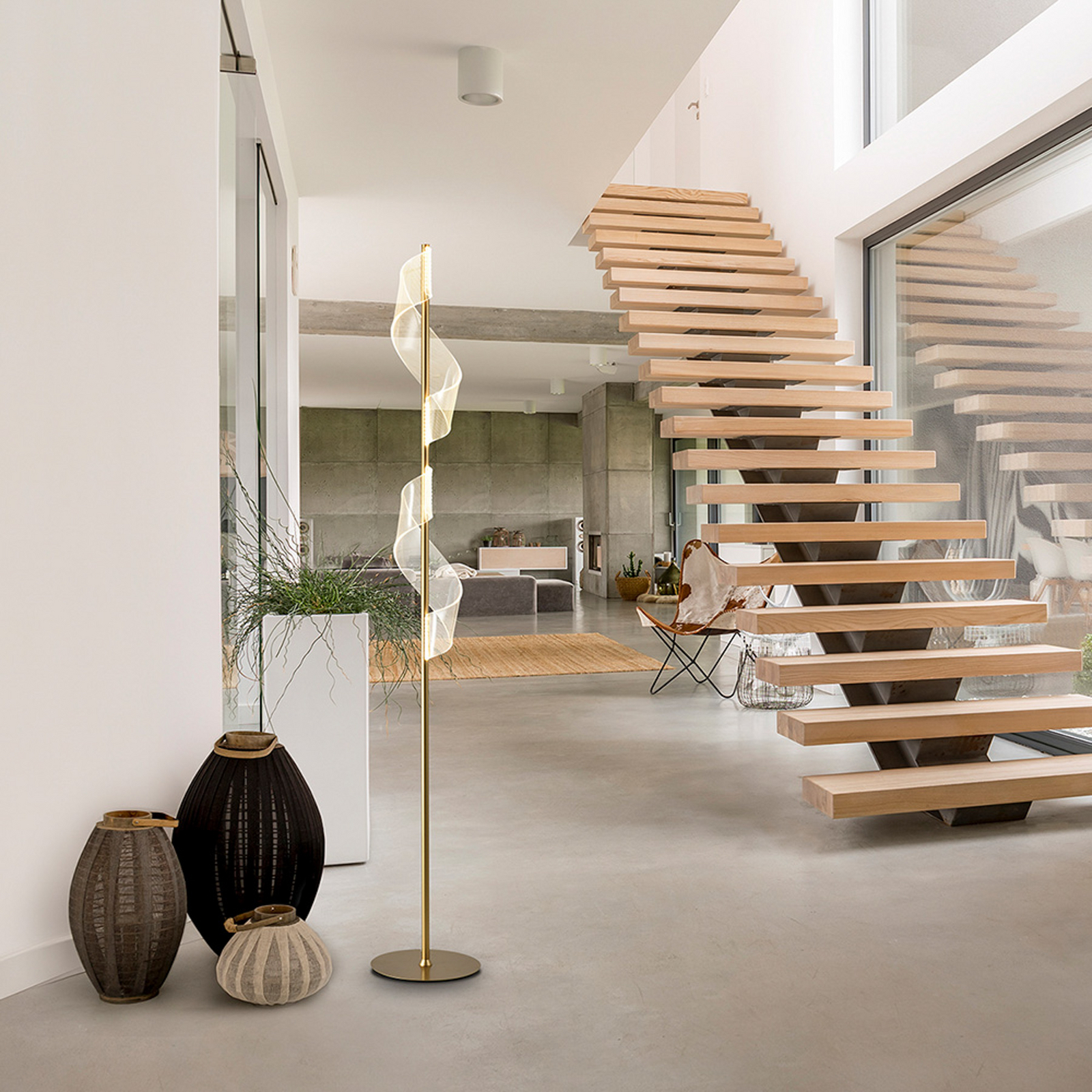 Podna svjetiljka Velas LED, zlatne boje, visina 160 cm, metal Podna svjetiljka Velas LED, zlatne boje, visina 160 cm, metal