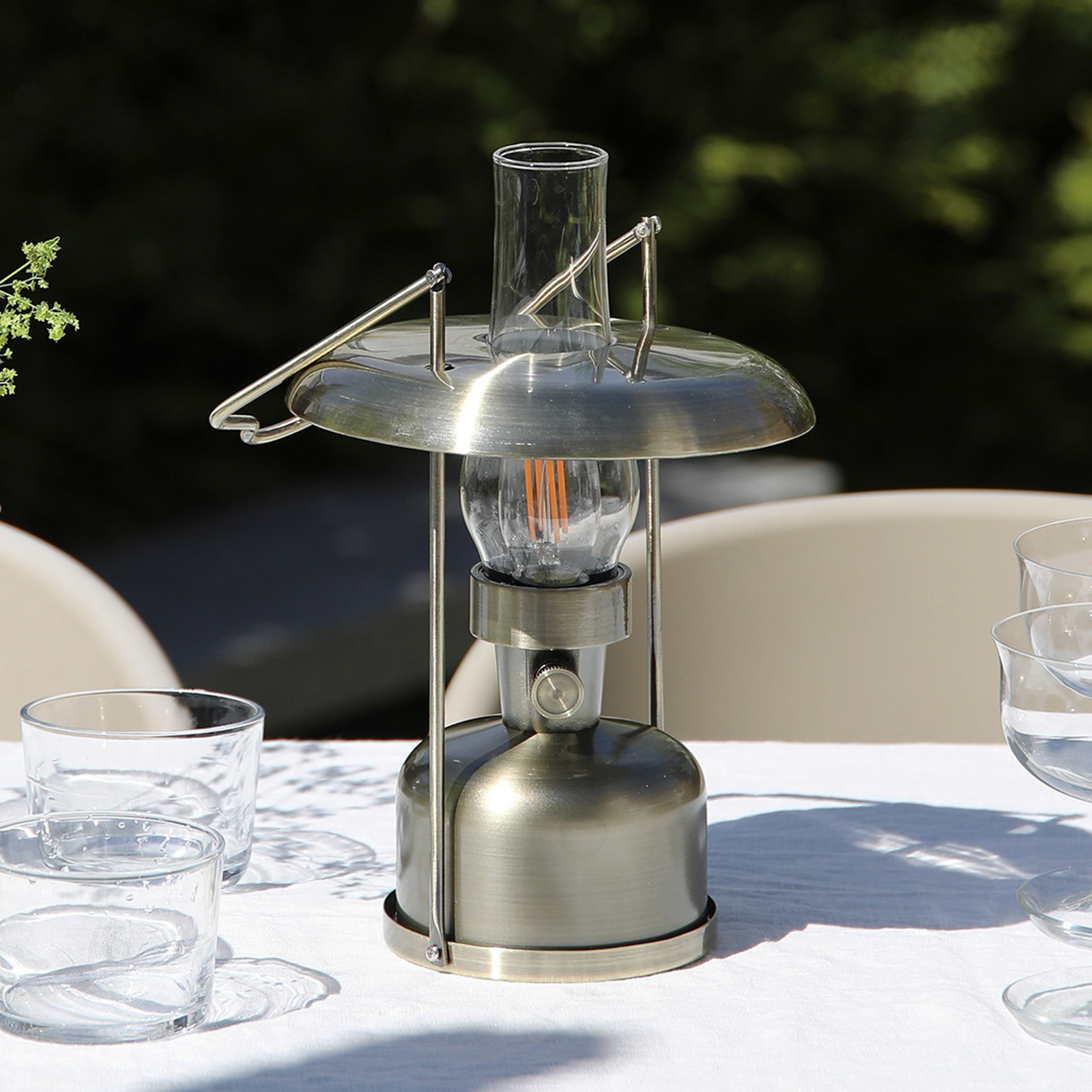 Markslöjd LED-batteridriven bordslampa Fanos, mässing, dimbar, IP44 Markslöjd LED-batteridriven bordslampa Fanos, mässing, dimbar, IP44