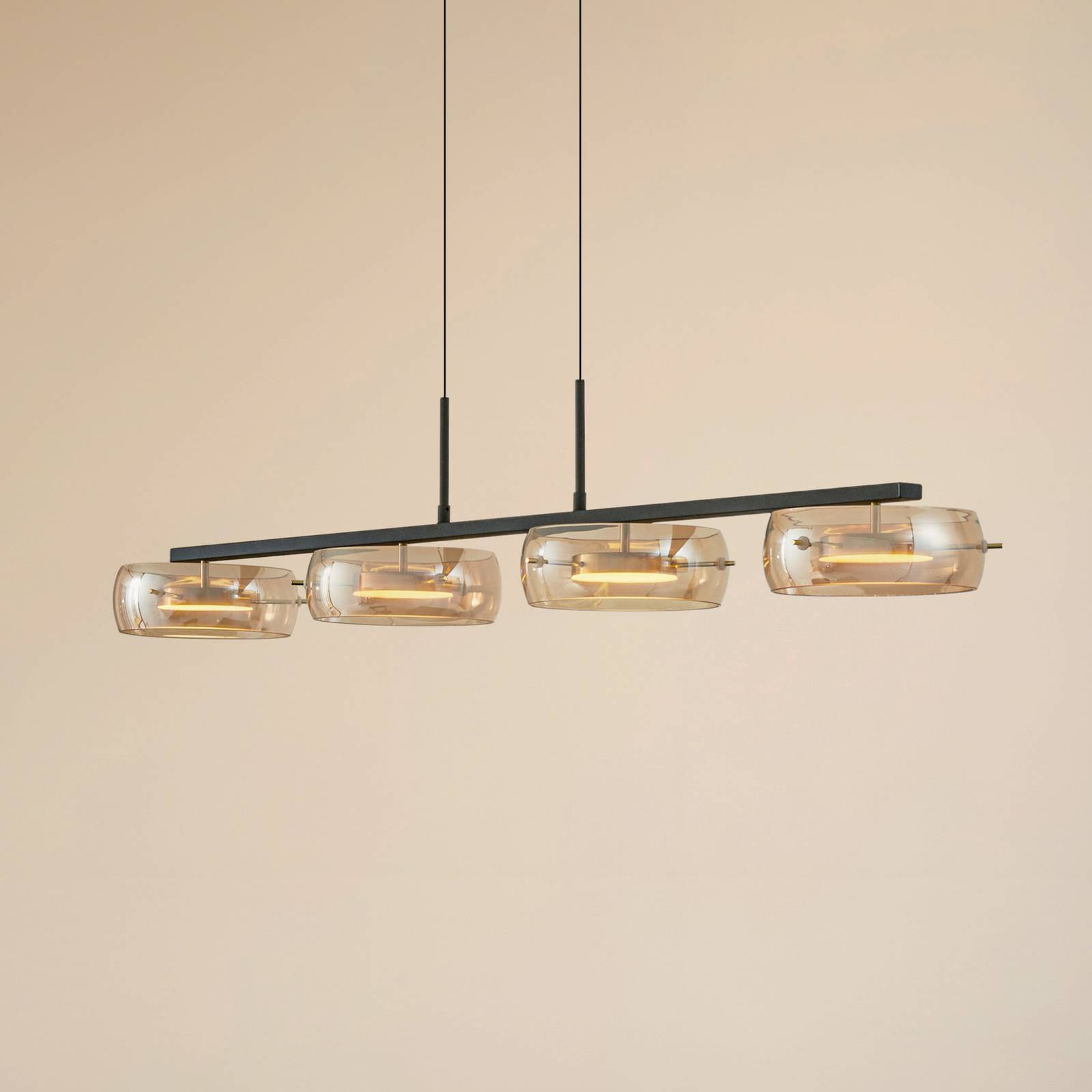 Żyrandol LED Lucande Martis, bursztynowy, 4-punktowy, z funkcją ściemniany