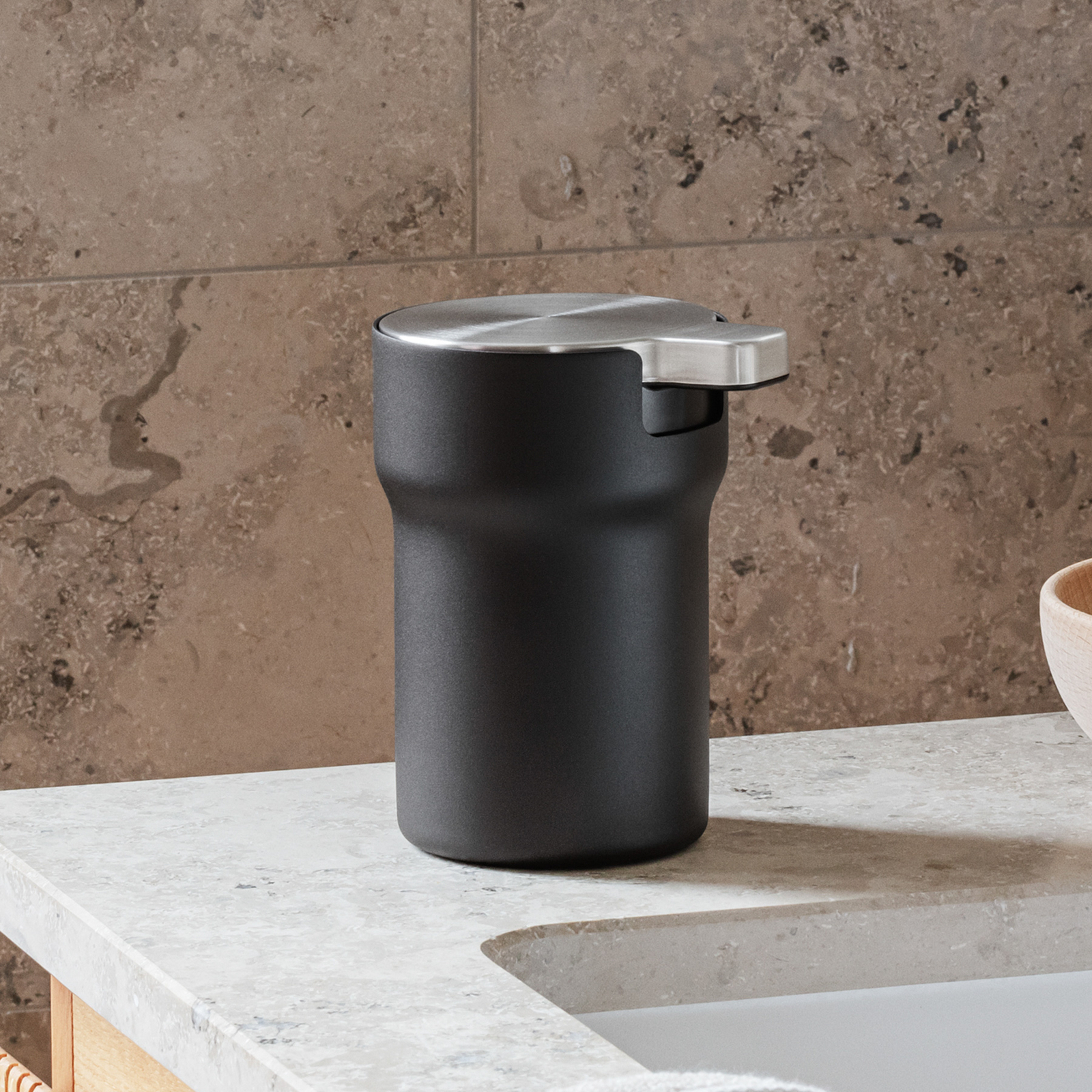 Distributeur de savon CITADEL, noir, 0,25 litre - Eva Solo