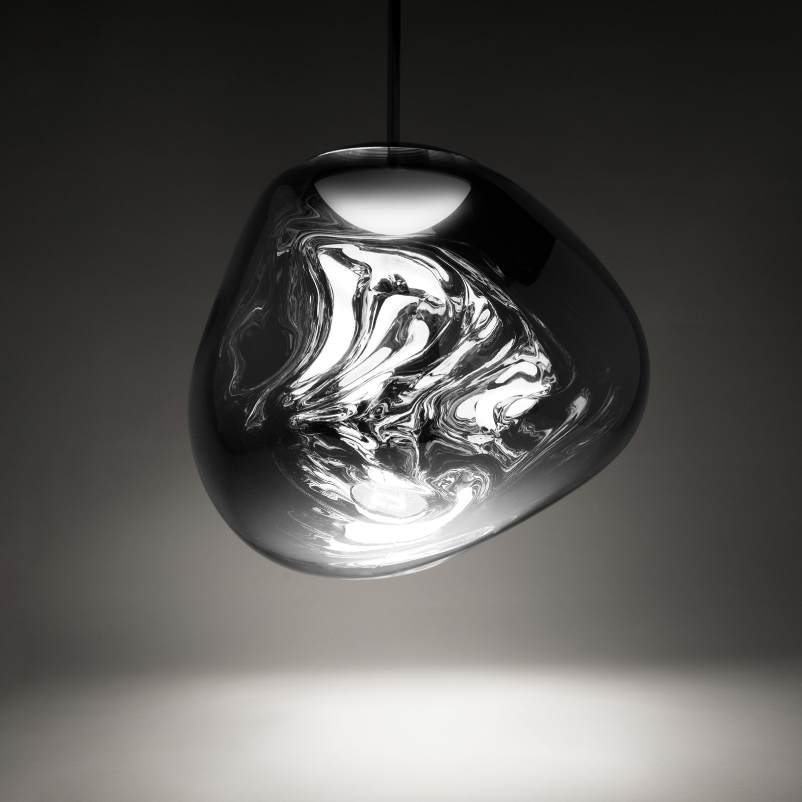 Melt LED-Hängelampe, Ø 50 cm, rauchgrau - Tom Dixon Melt LED-Hängelampe, Ø 50 cm, rauchgrau - Tom Dixon