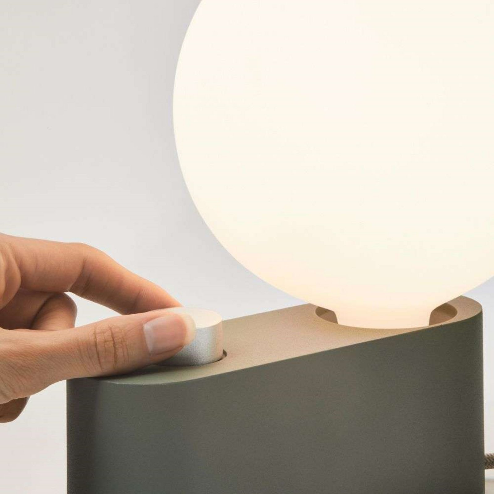 Alumina Bordslampa Sage w/Sphere IV - Tala