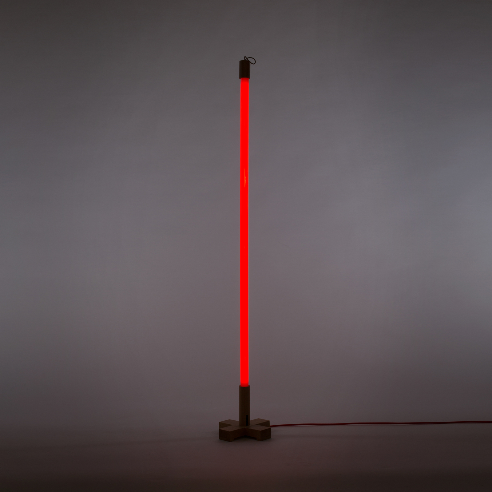 LED vloerlamp Linea met hout, rood