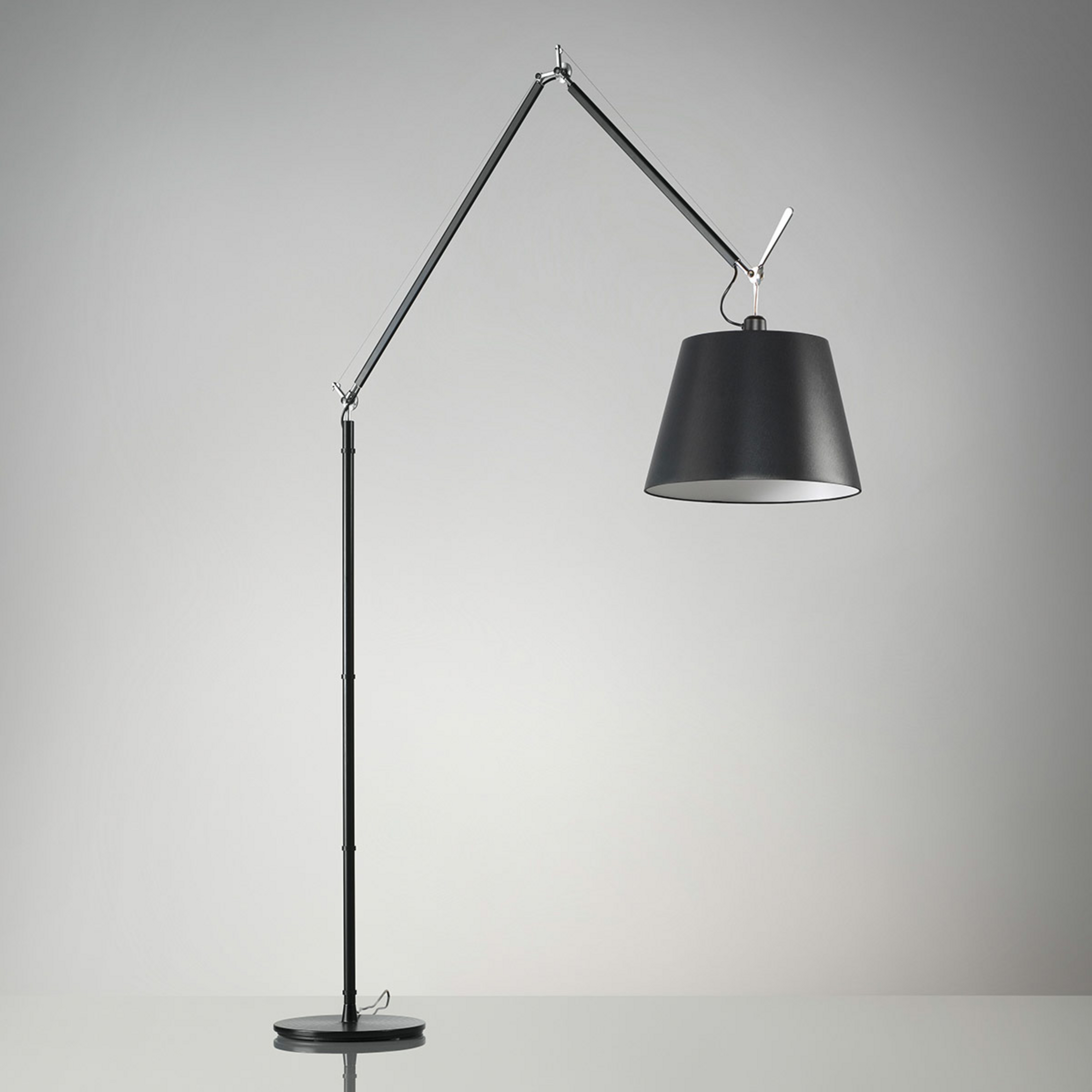 Подова лампа Artemide Tolomeo Mega черна 2 700К