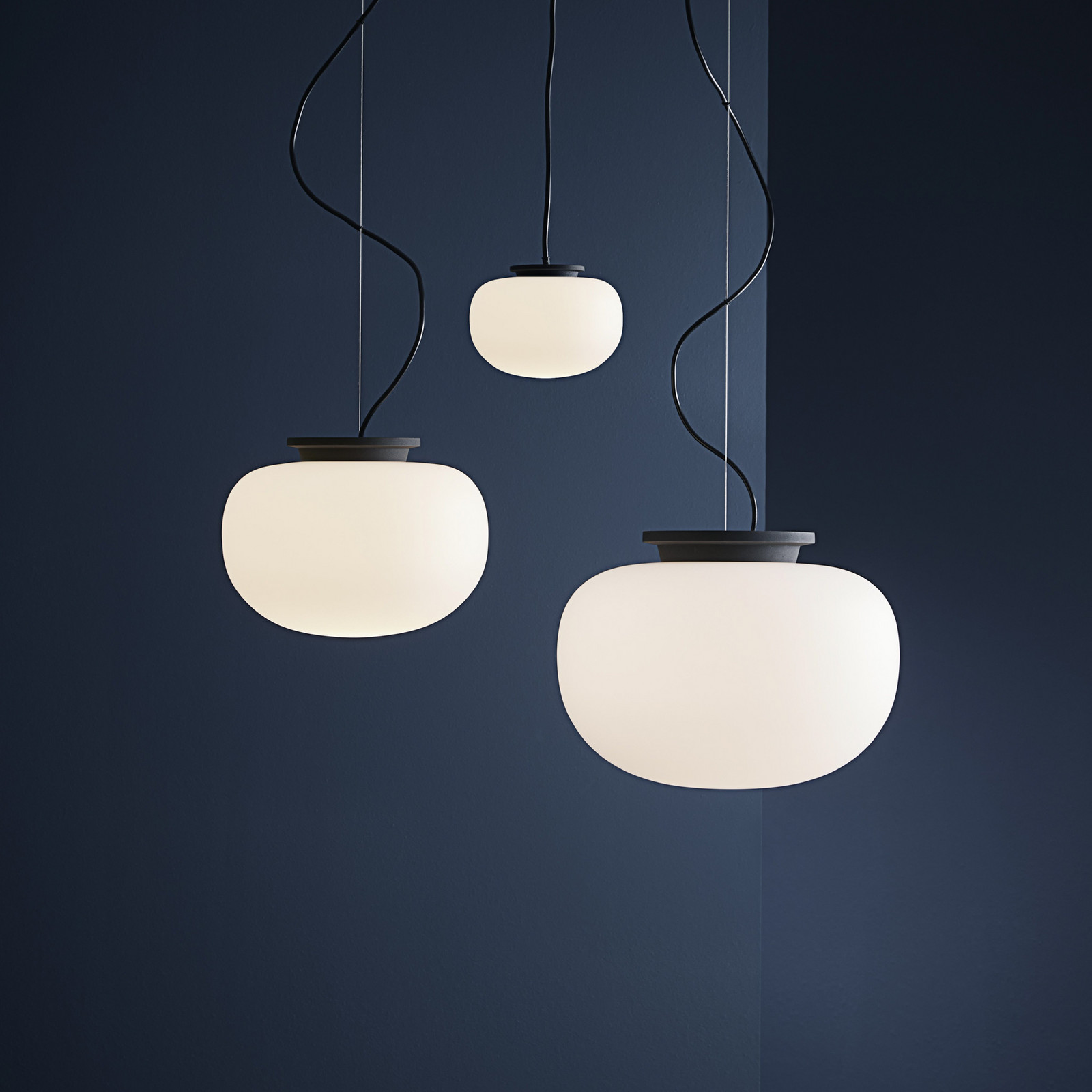 FRANDSEN Lampă suspendată Supernate Ø 28 cm - Camera de zi / sufragerie - design - opal alb negru - Sticlă
