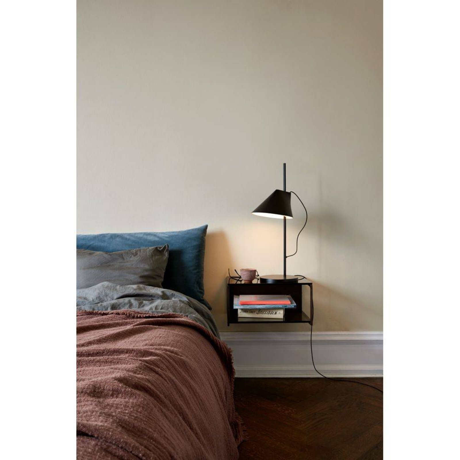 Yuh Table Lamp Black/Brass - Louis Poulsen