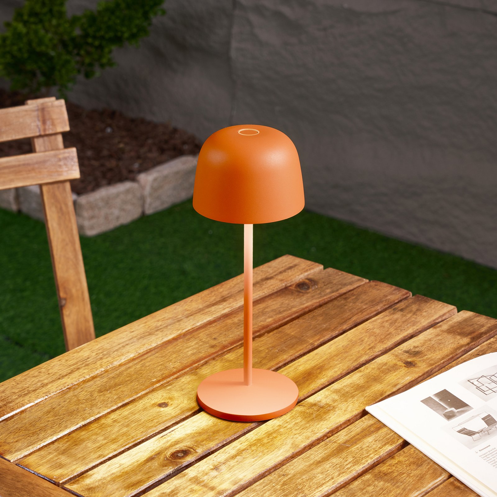 Lindby LED rechargeable table lamp Arietty, orange, aluminium, Ø 10.5 cm