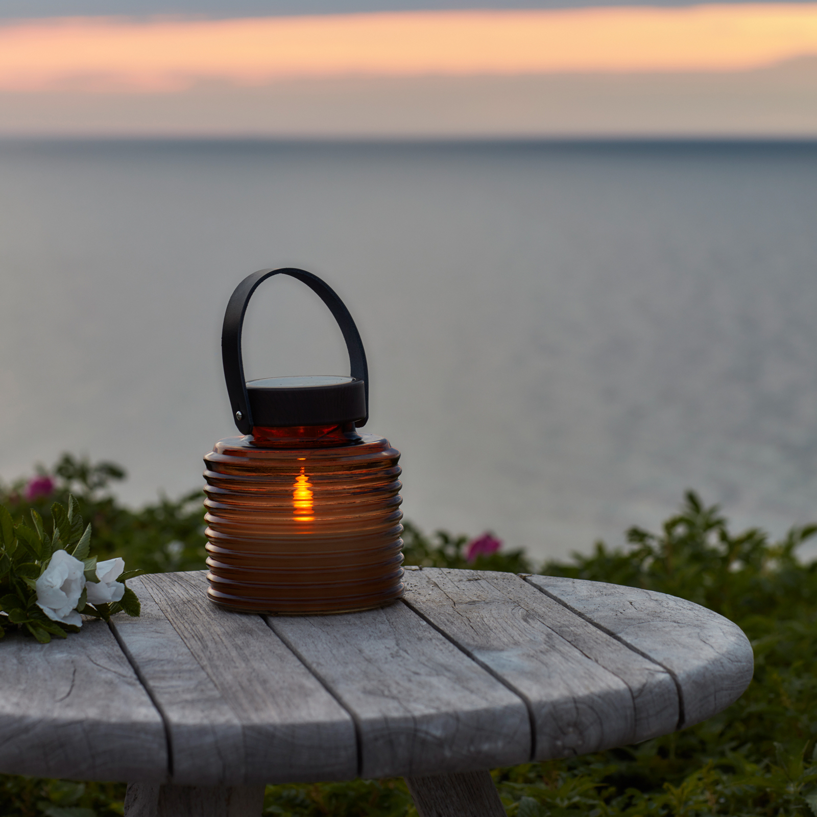 Solární lampa Aston Jar, výška 16 cm, jantarová/hnědá, IP44 Solární lampa Aston Jar, výška 16 cm, jantarová/hnědá, IP44