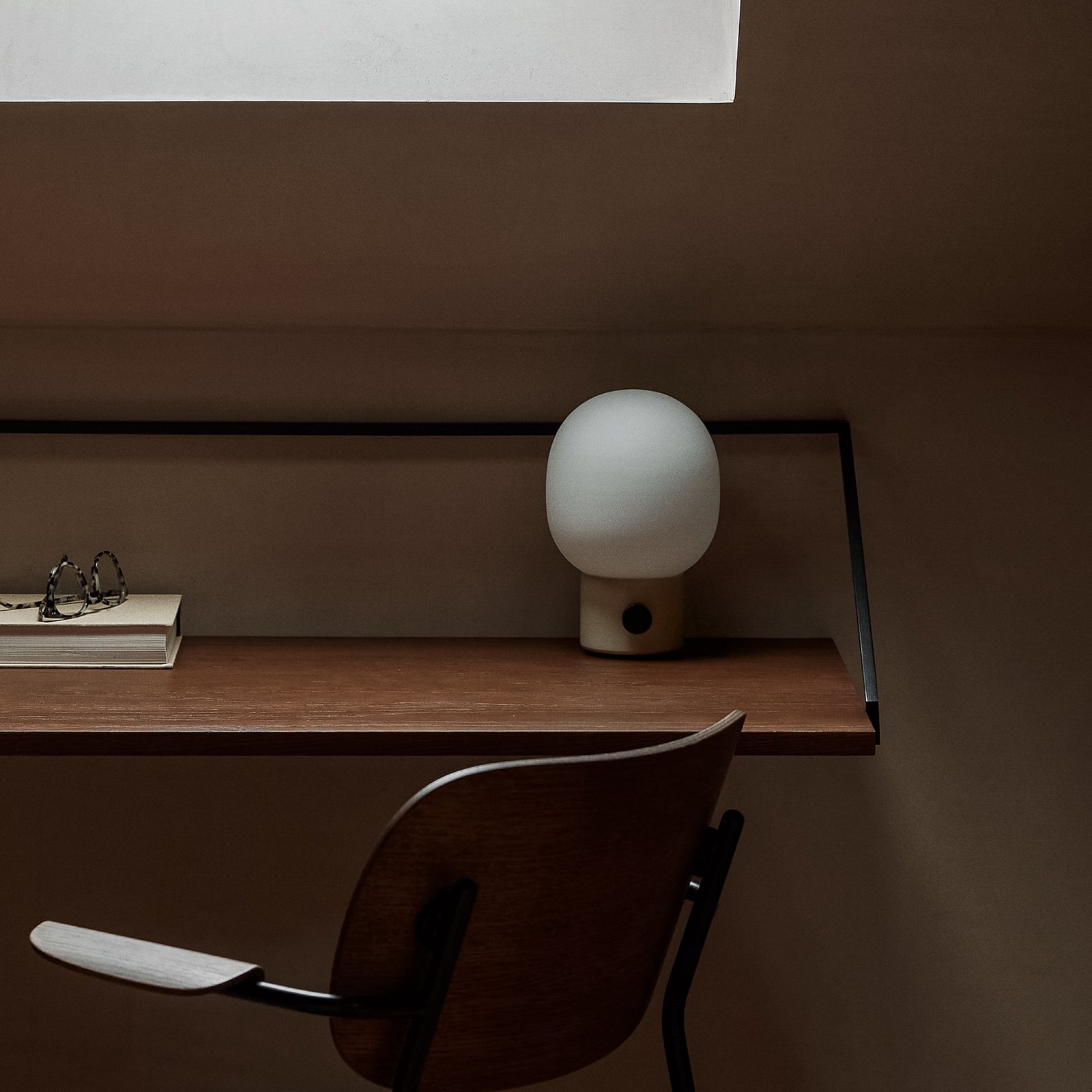 JWDA Portable Tischleuchte Alabaster White - Audo Copenhagen