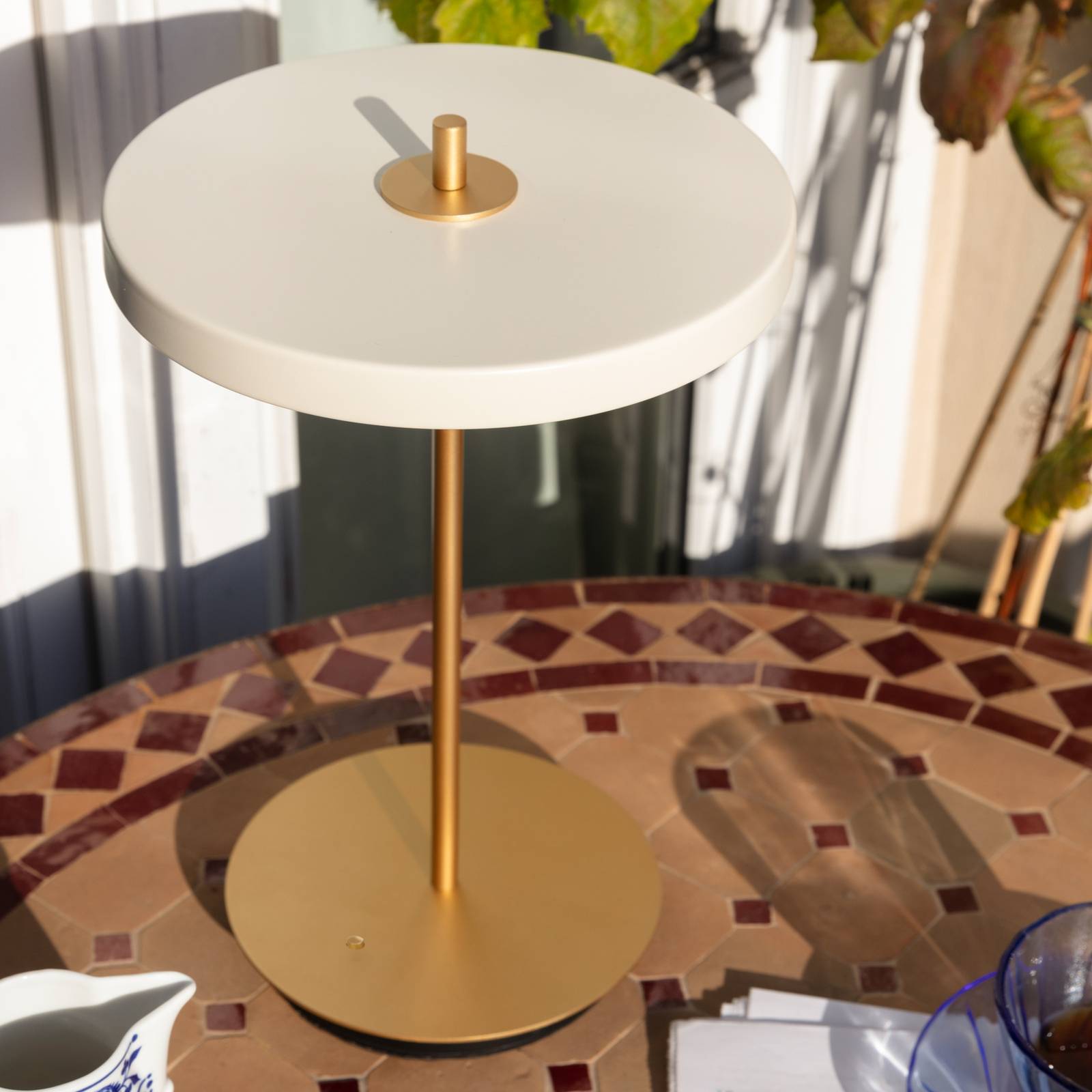 UMAGE lampa stołowa LED Asteria Move biały perłowy/mosiądz 31cm