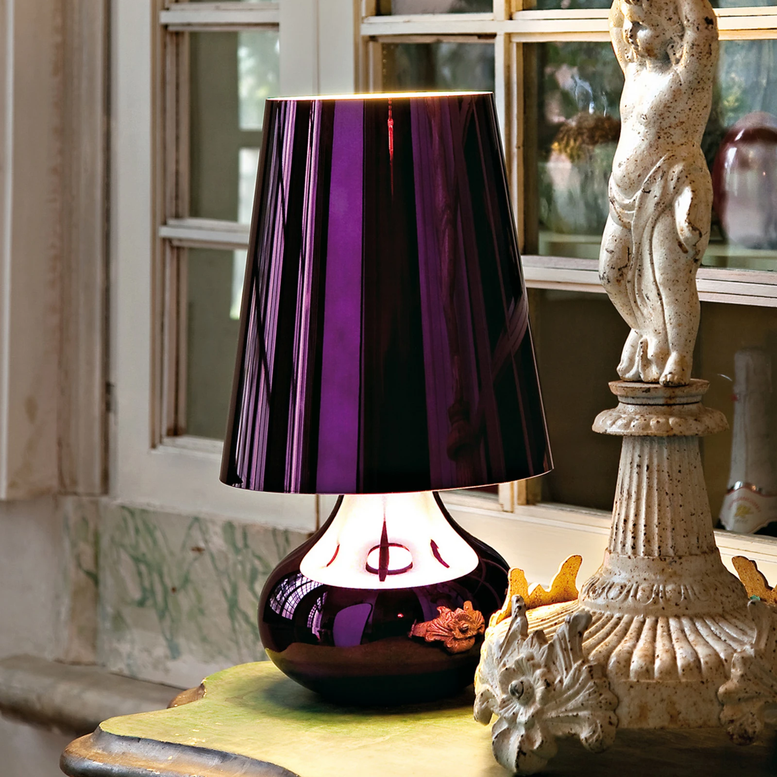 Kartell Cindy LED table lamp, metallic violet | Lights.ie