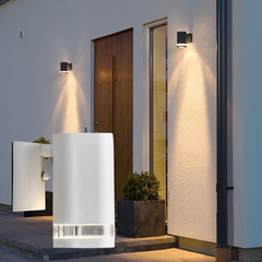 Mite aplique de exterior con discreta ranura, 1 luz