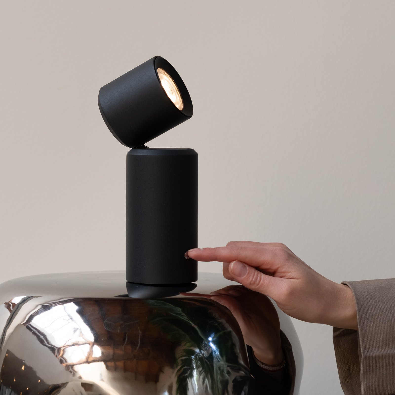 IT'S ABOUT ROMI LED-Akkutischlampe Milan, schwarz, 19 cm
