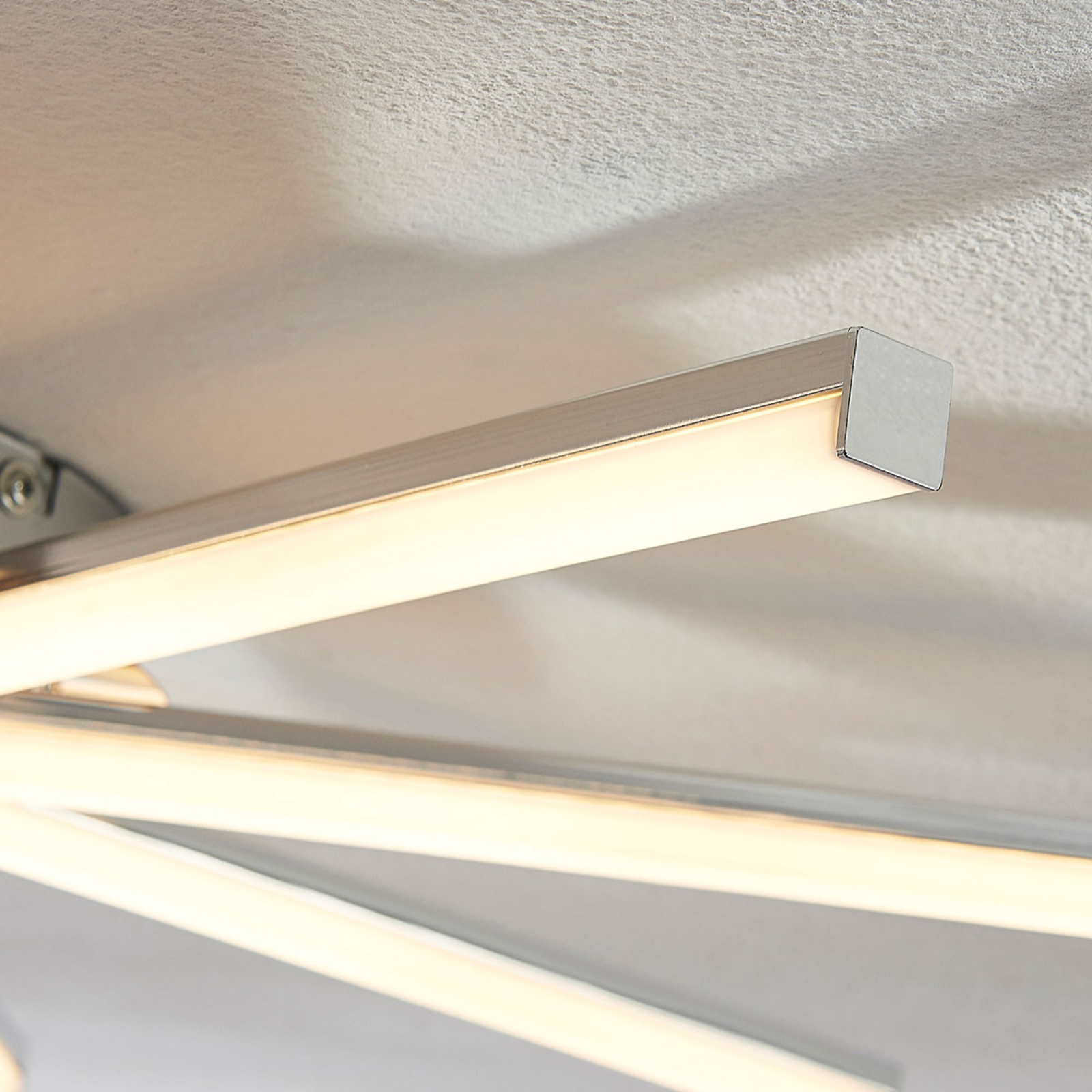 Sonnenförmige LED-Deckenlampe Korona, dimmbar 