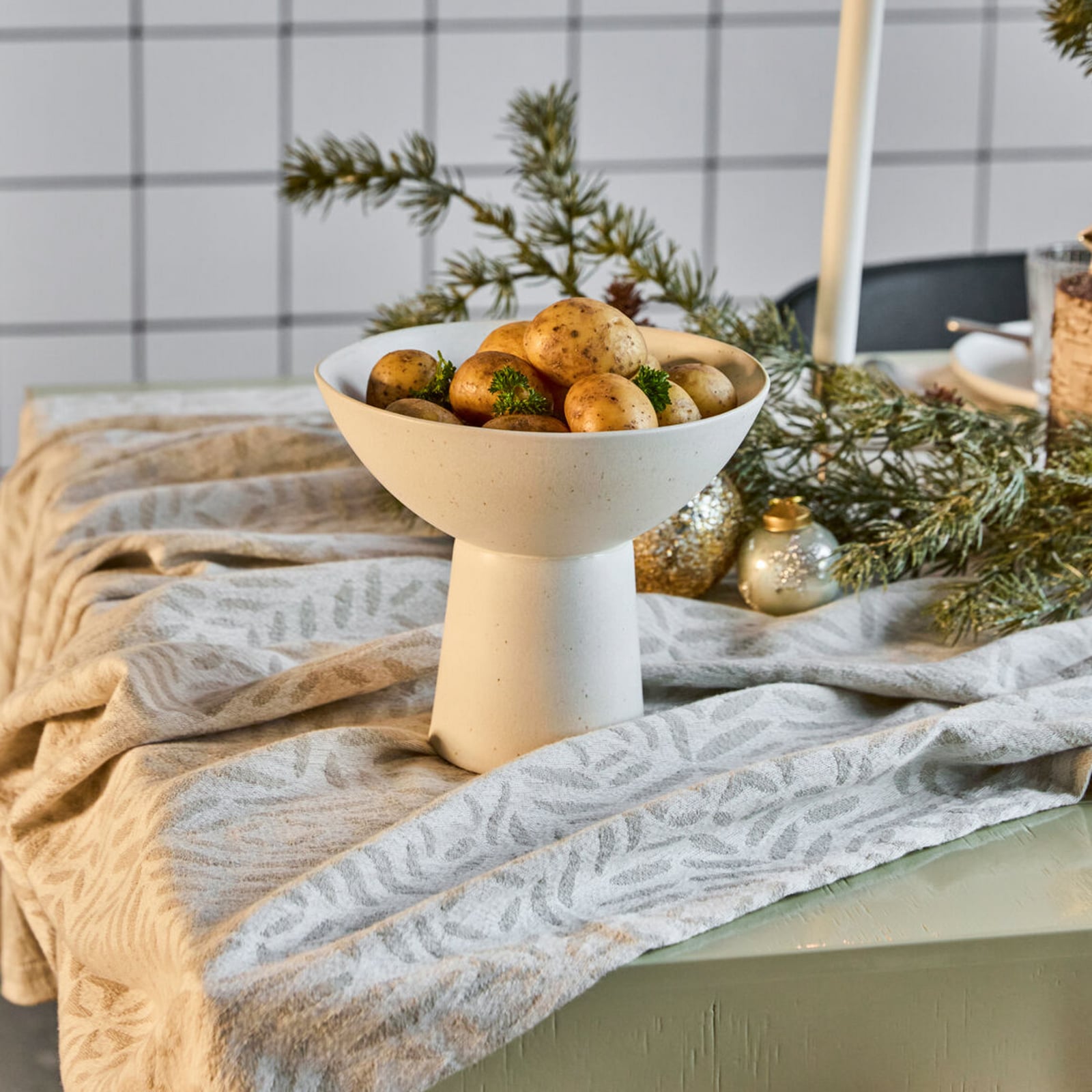 Plat à pied, Ø 20 cm, grès crème - House Doctor