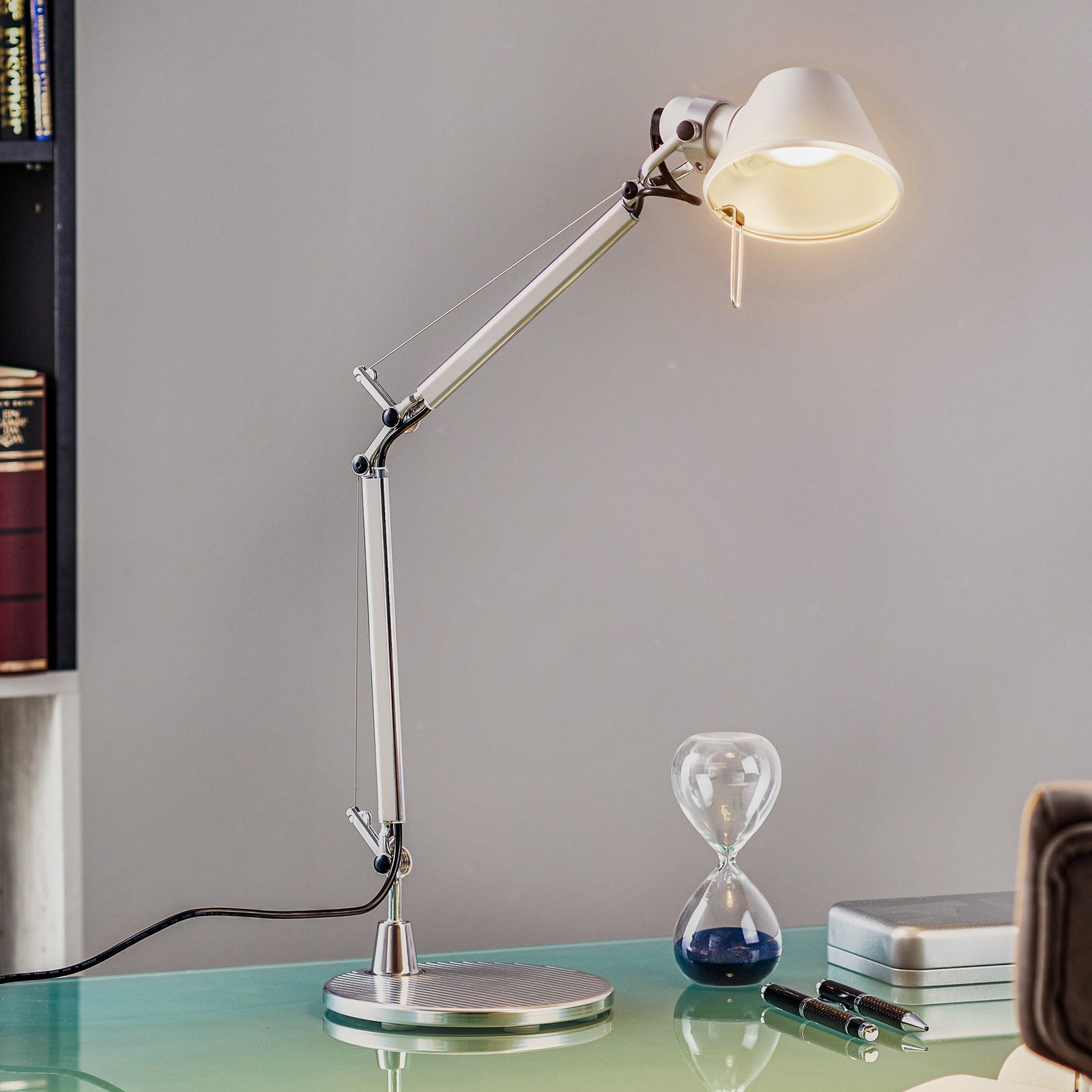Classica lampada da scrivania a LED Tolomeo Micro