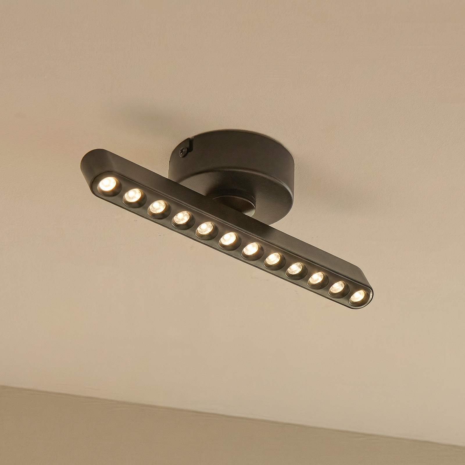 Spot LED Eldrin de Lindby, noir, à 1 lampe, points lumineux