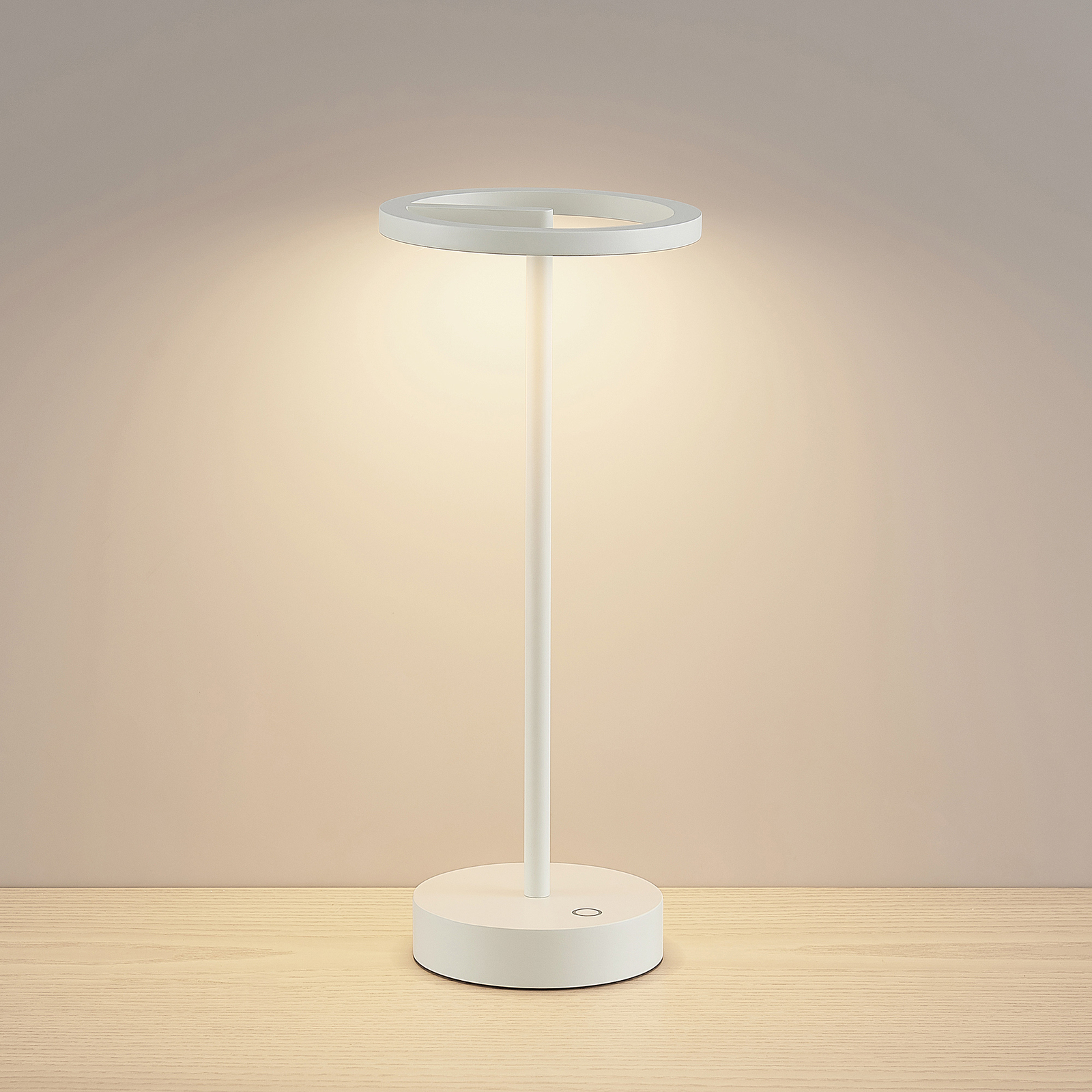 Lucande LED-Akkutischlampe Halona, weiß, Alu, USB, IP54