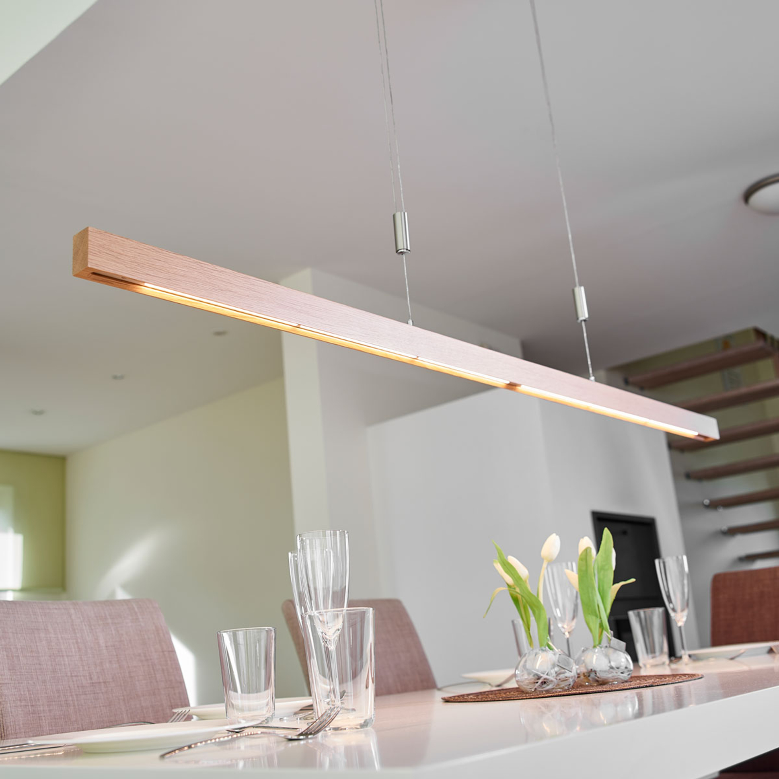 Kyvadlová LED lampa Nora dubové drevo – 158 cm