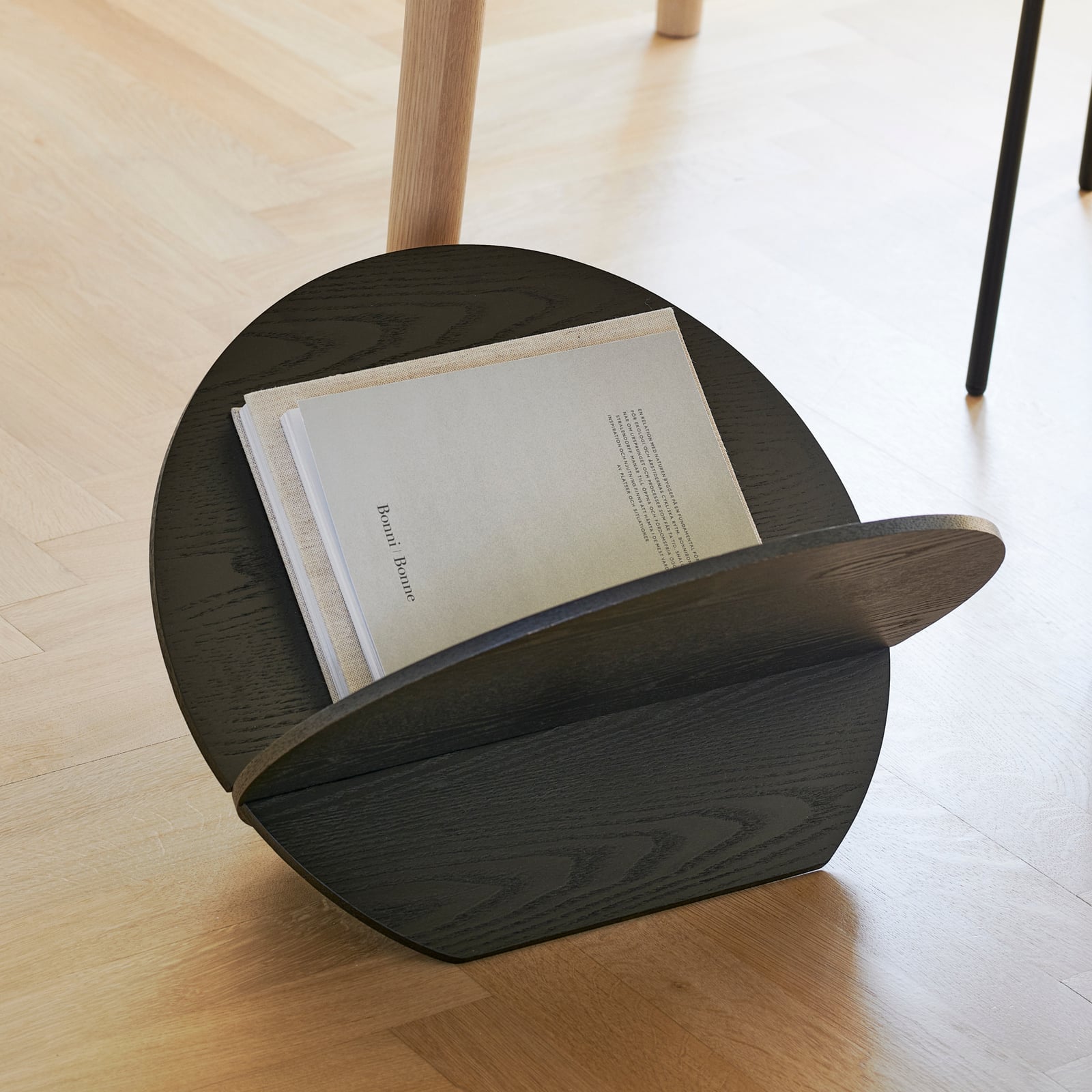 Revistero Silia, negro, altura 30 cm, roble - GEJST