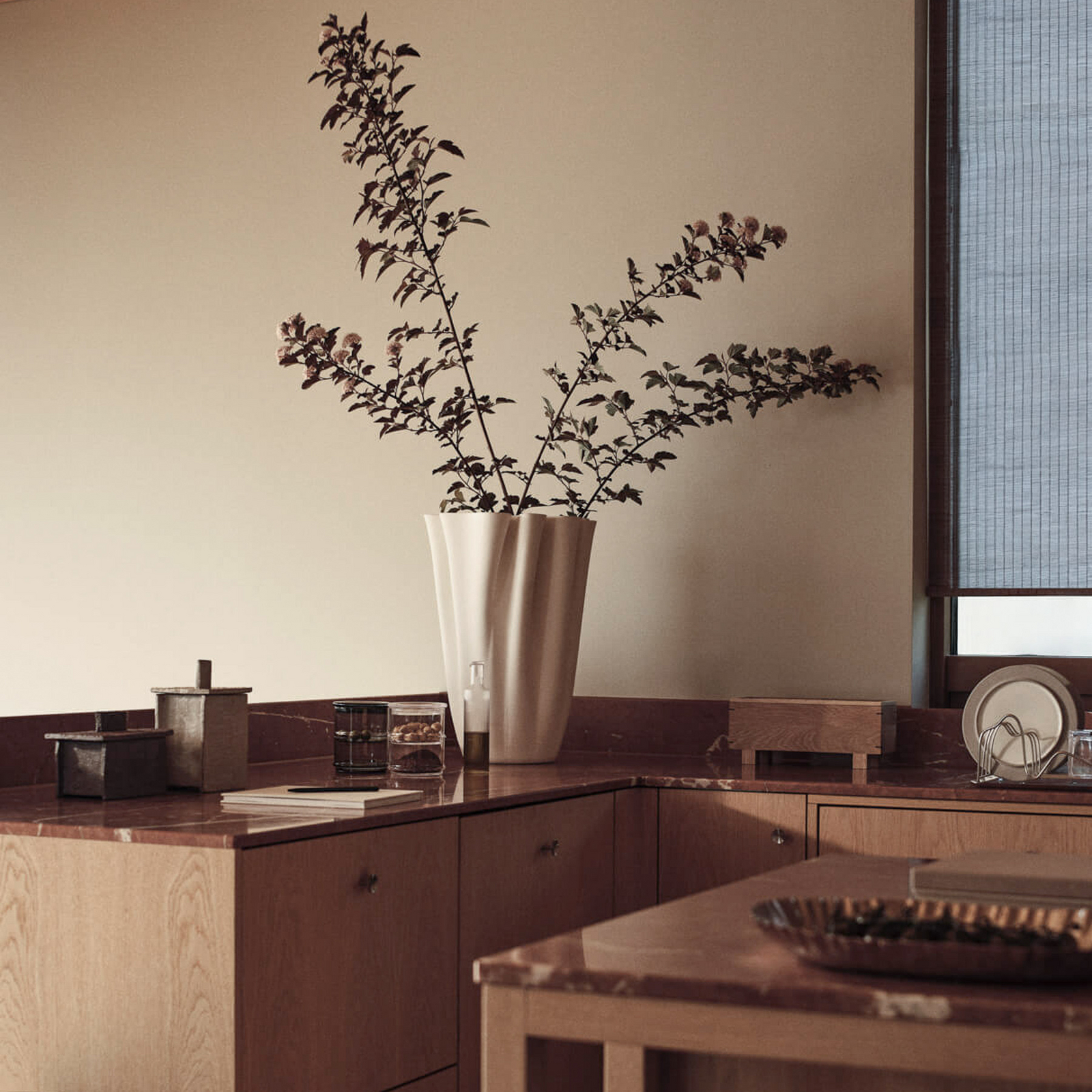 Dedali Vase, weiß, Höhe 50 cm, Steingut - ferm LIVING