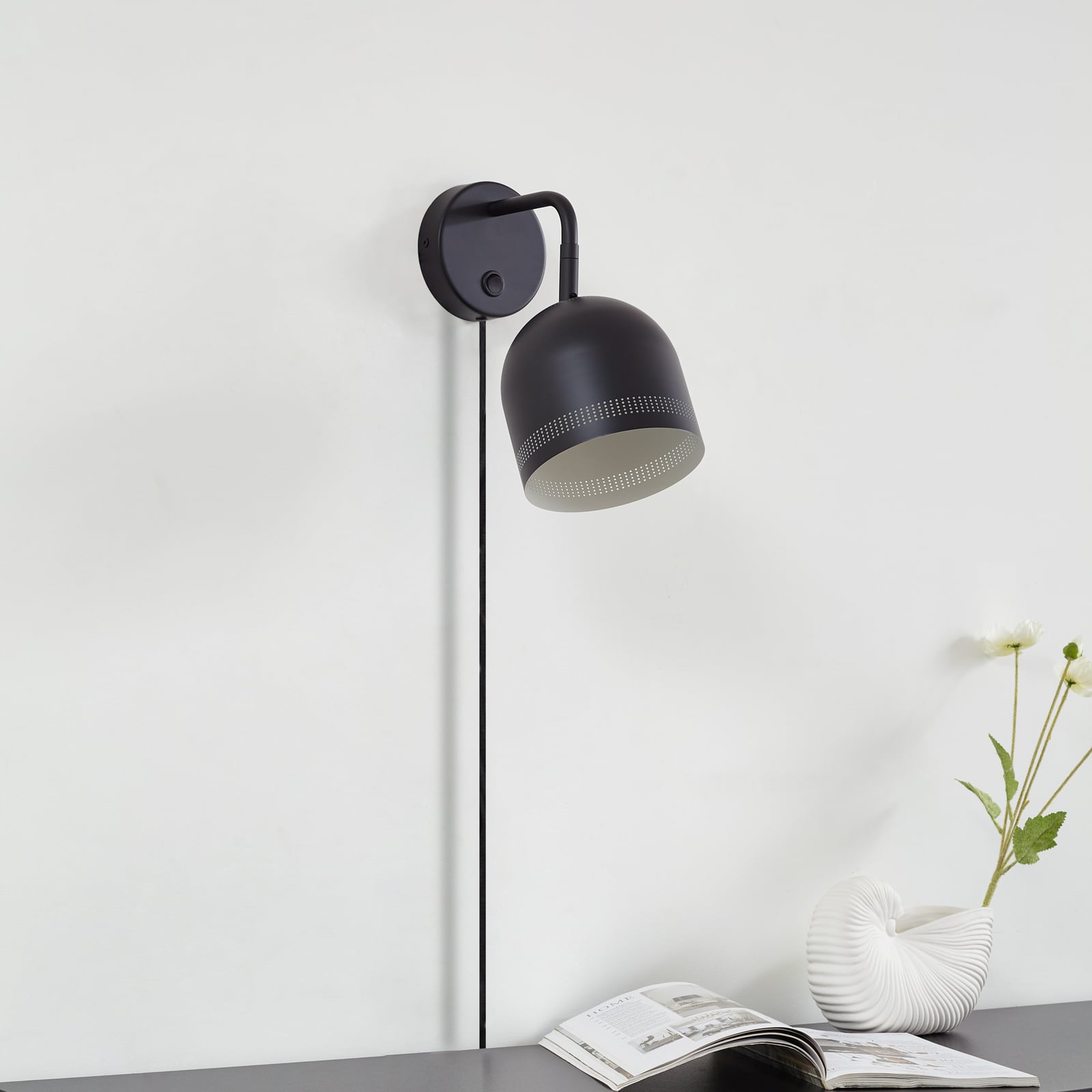 Oura væglampe, sort, stik, justerbar, jern - Nola