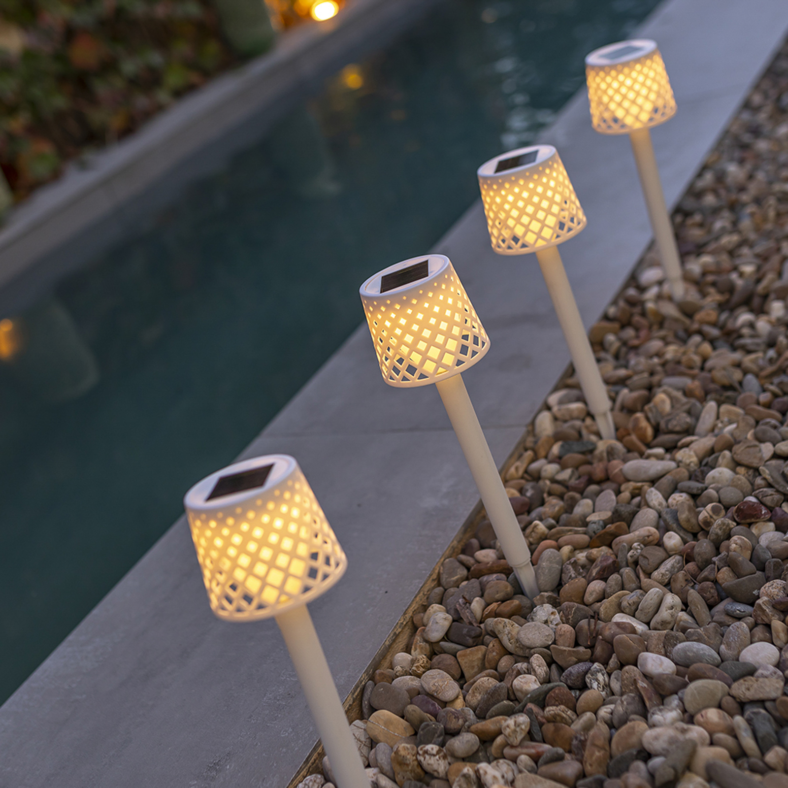 Newgarden Lámpara LED solar Gretita, blanca, pincho de suelo, juego de 4