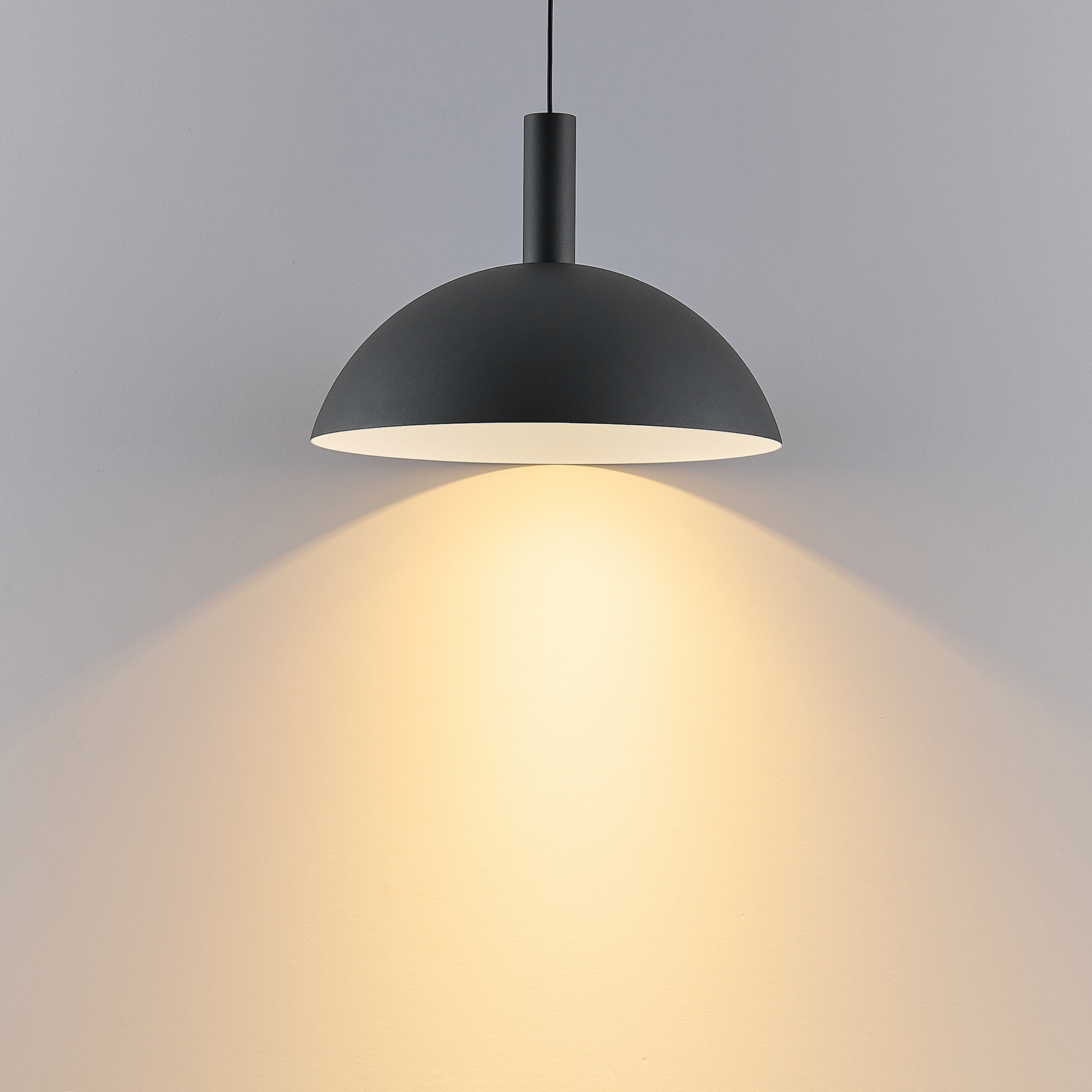 LED-hänglampa LORA II, svart, Ø 24 cm, dimbar, 40° CCT