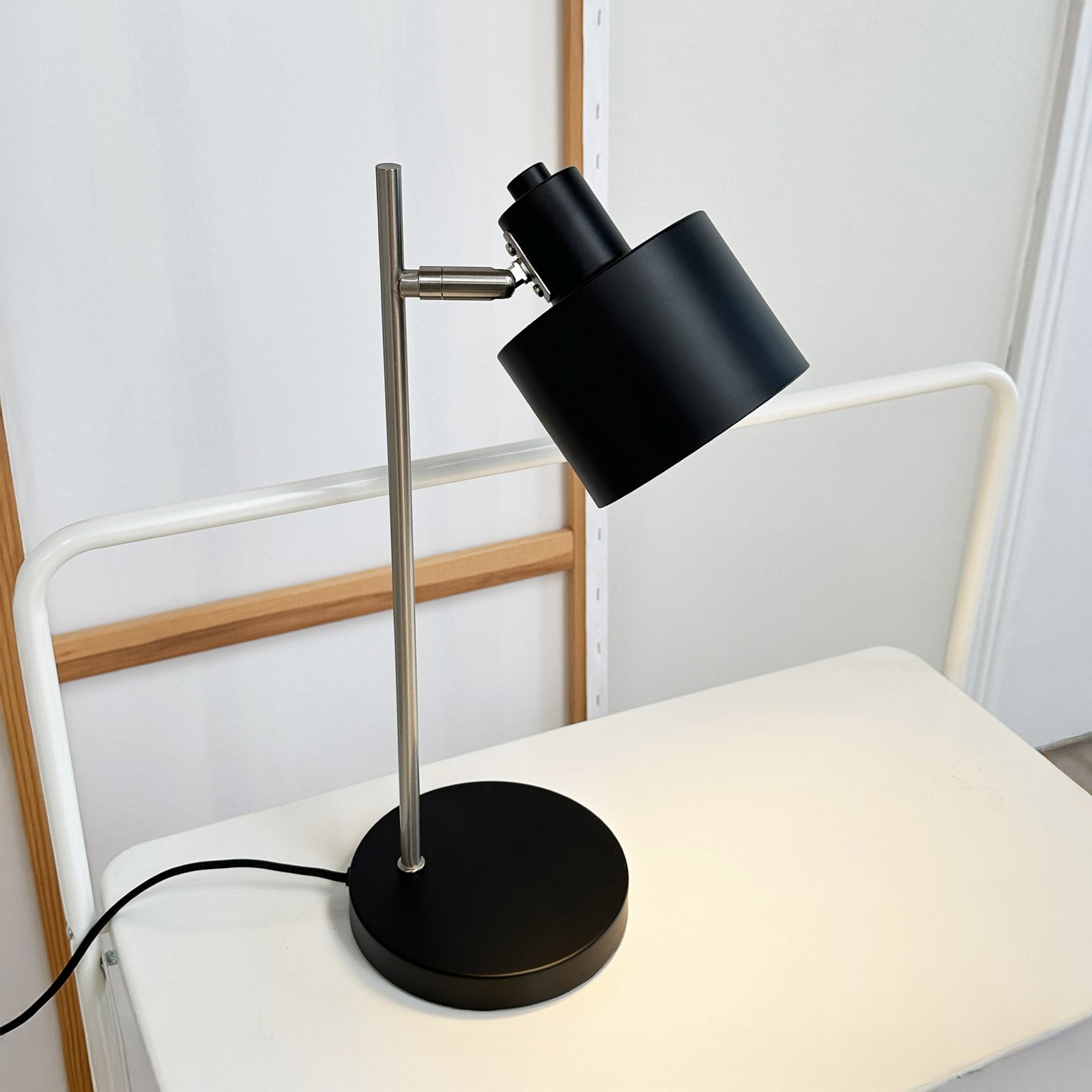 Ocean bordlampe, svart/stål, høyde 43 cm – Dyberg Larsen