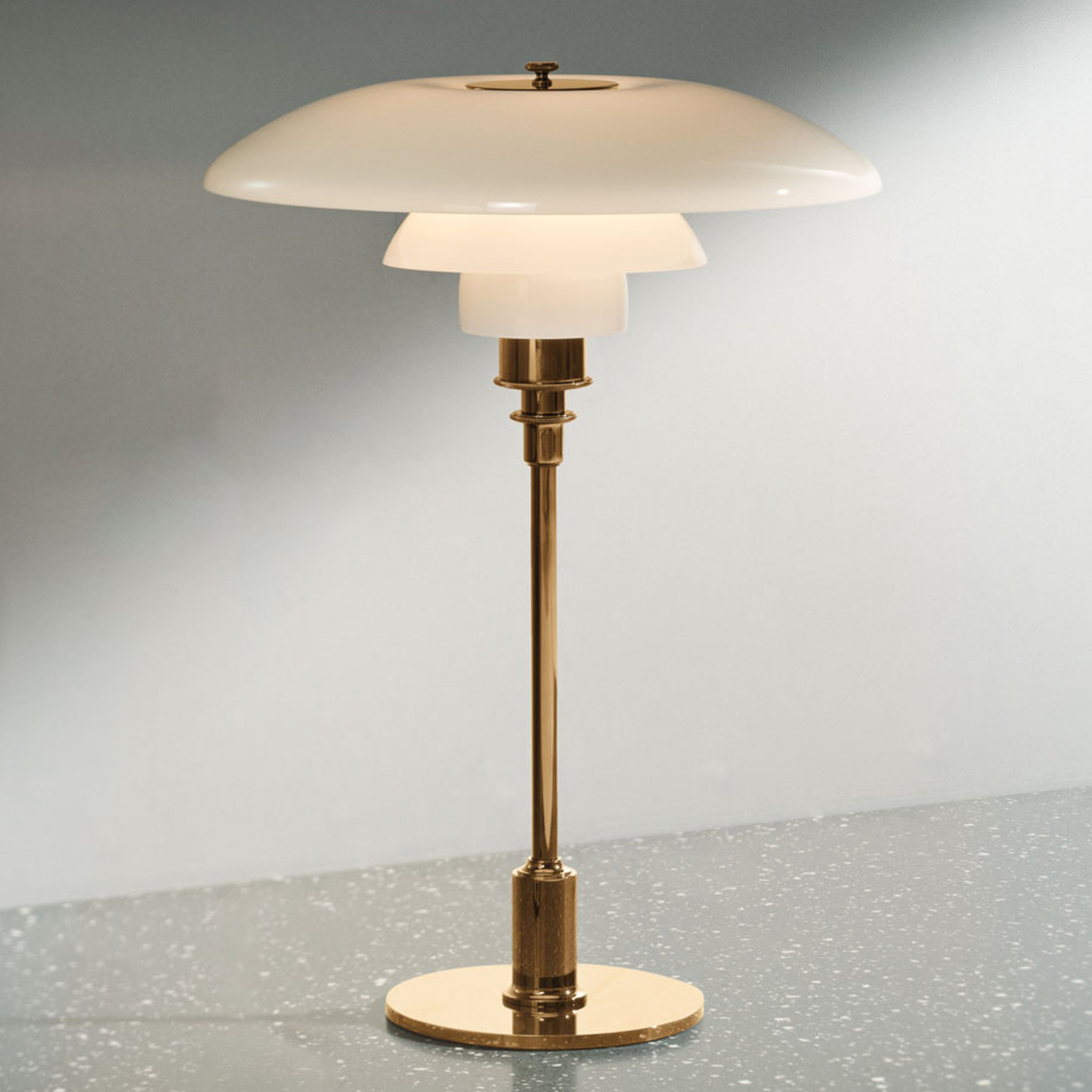 Louis Poulsen PH 3 1/2-2 1/2 lampa stołowa mosiądz