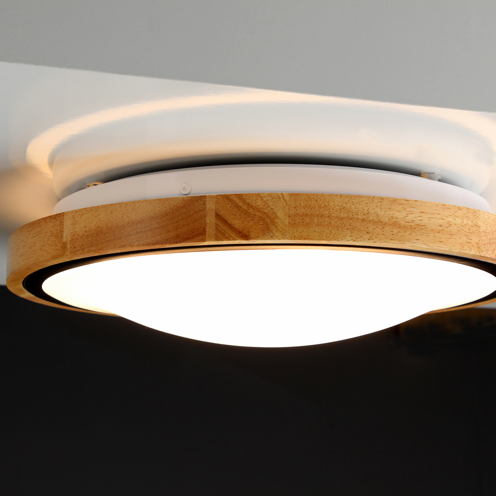 Plafonnier LED Solstar avec décor bois Ø 30,7 cm