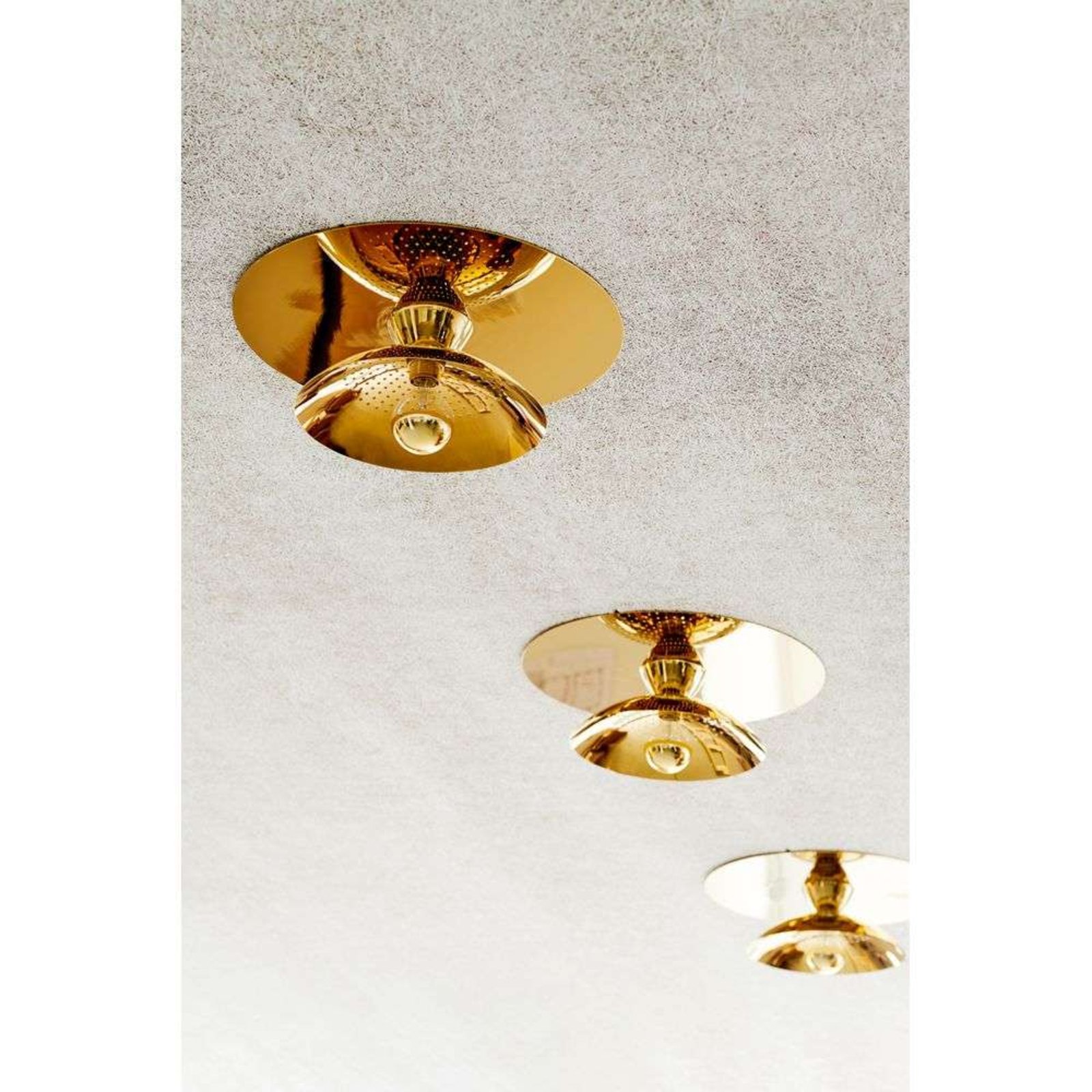 Wanted Wall Lamp w/Plate Gold - Design By Us