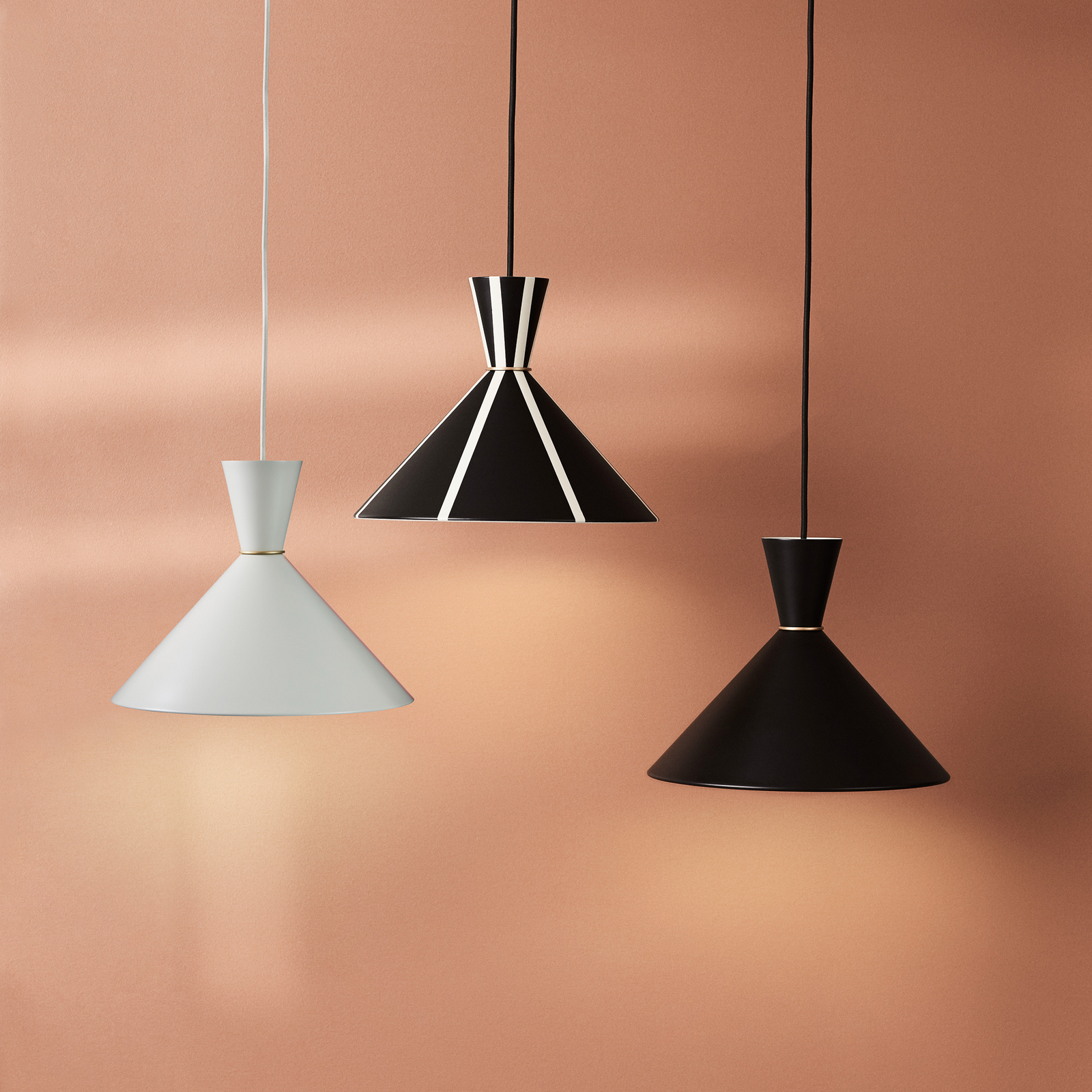 Bloom pendant light, black, Ø 30 cm - Warm Nordic Bloom pendant light, black, Ø 30 cm - Warm Nordic
