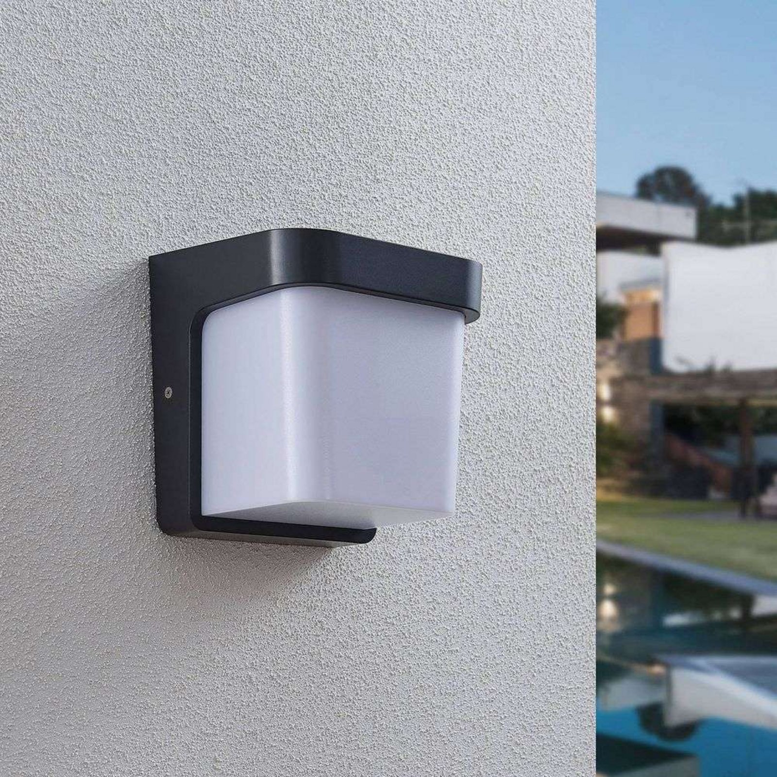 Adenike LED Aplica de Exterior Dark Grey - Lindby