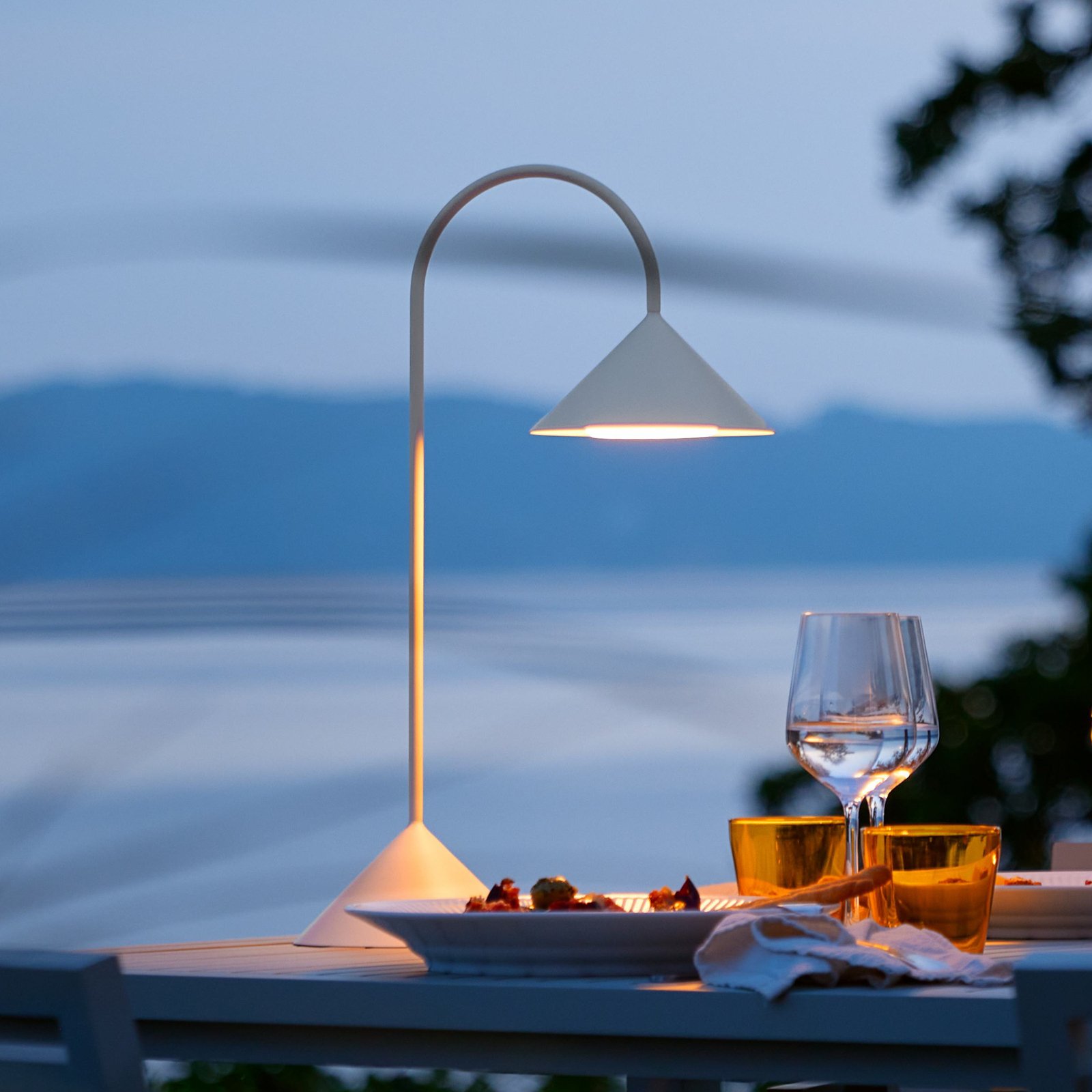 Grasp Portable Floor Lamp H72 Matt White - Frandsen